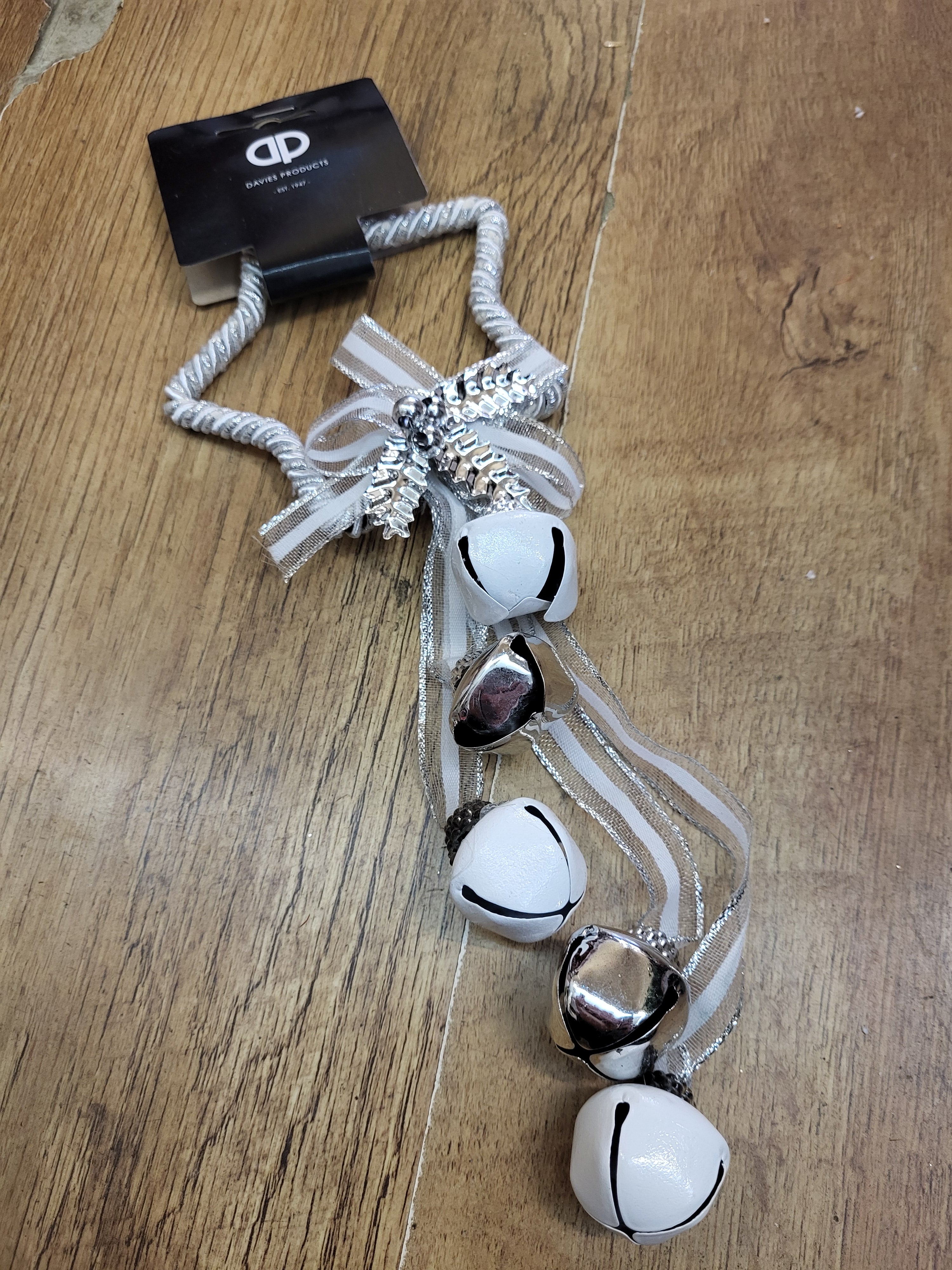 Hanging star with bells and ribbon - silver and white image 3