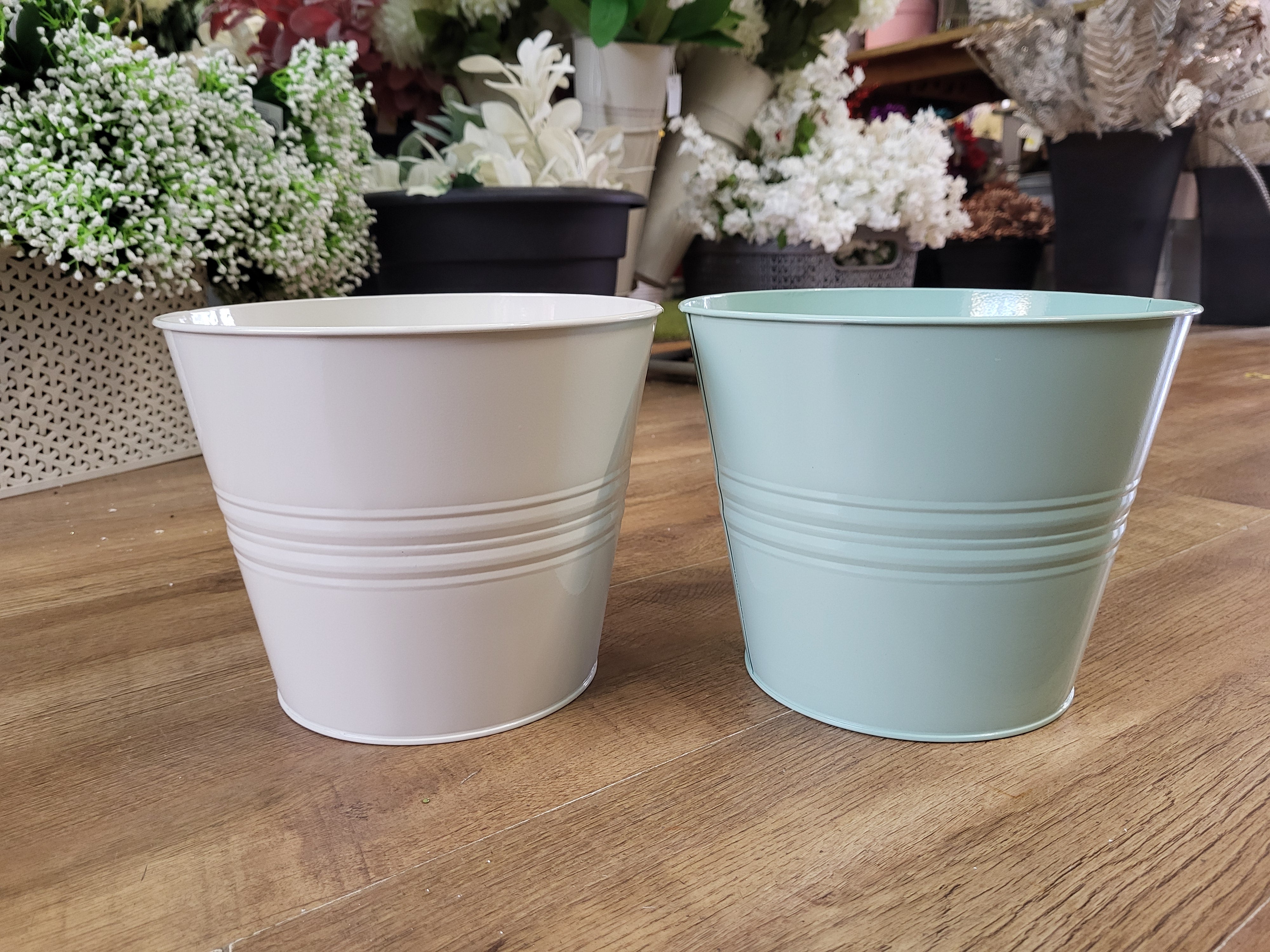 Metal pot - 2 colours available - 22.5x18.5x16cm image 5