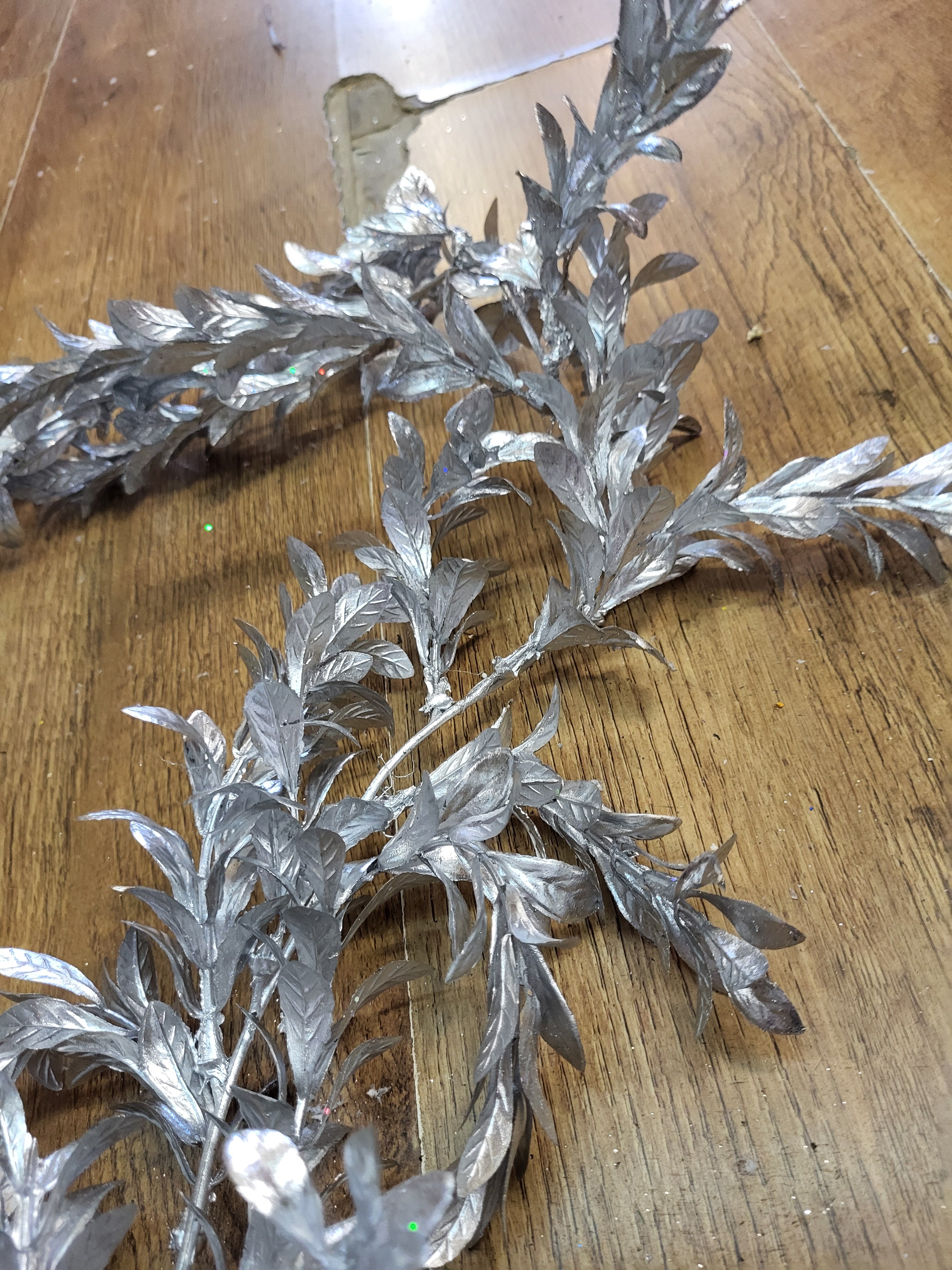 Silver metallic Boxwood garland  image 1