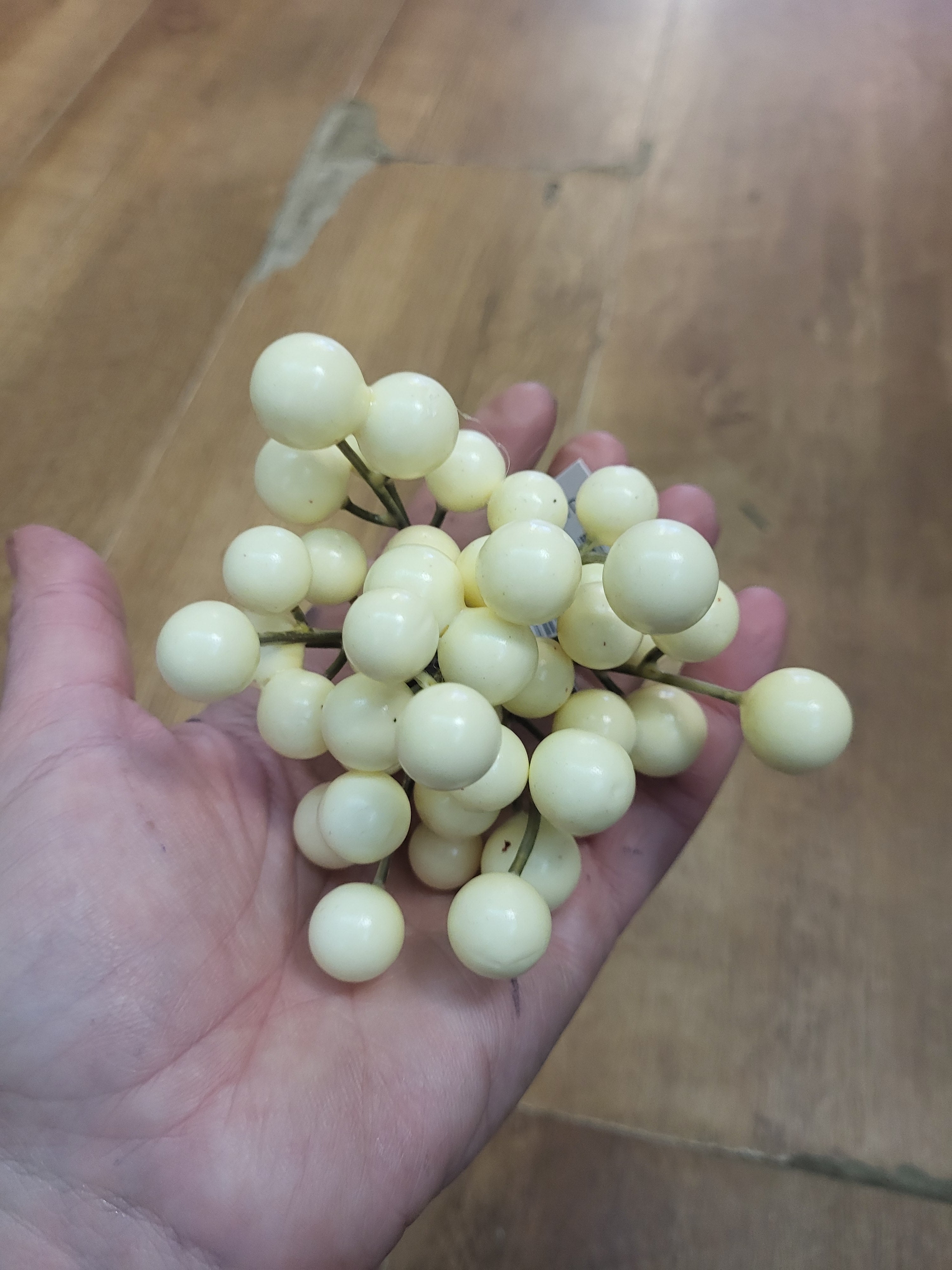 Berry cluster pick - 2 colours available image 3