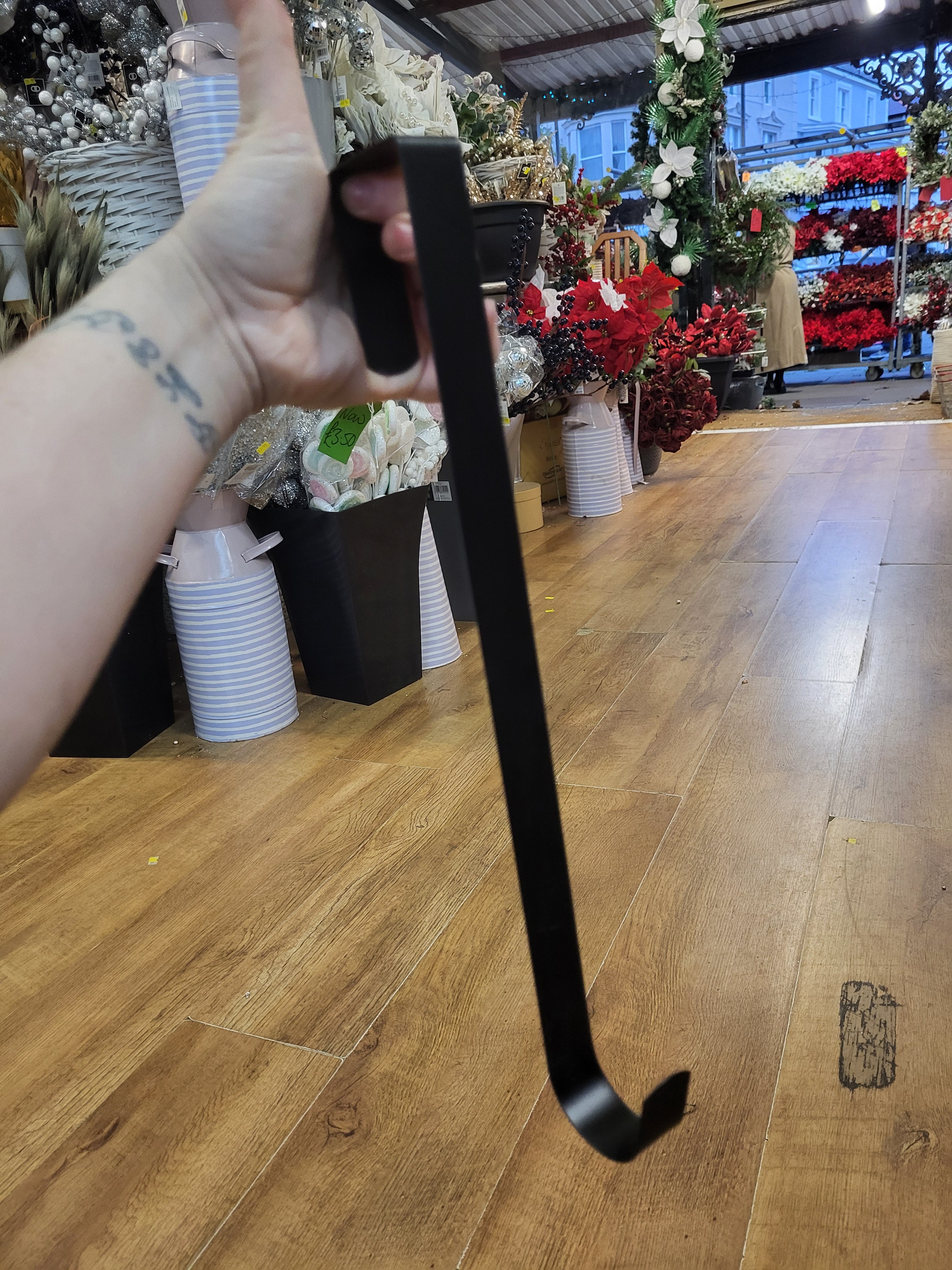 38cm black metal wreath hanger image 2