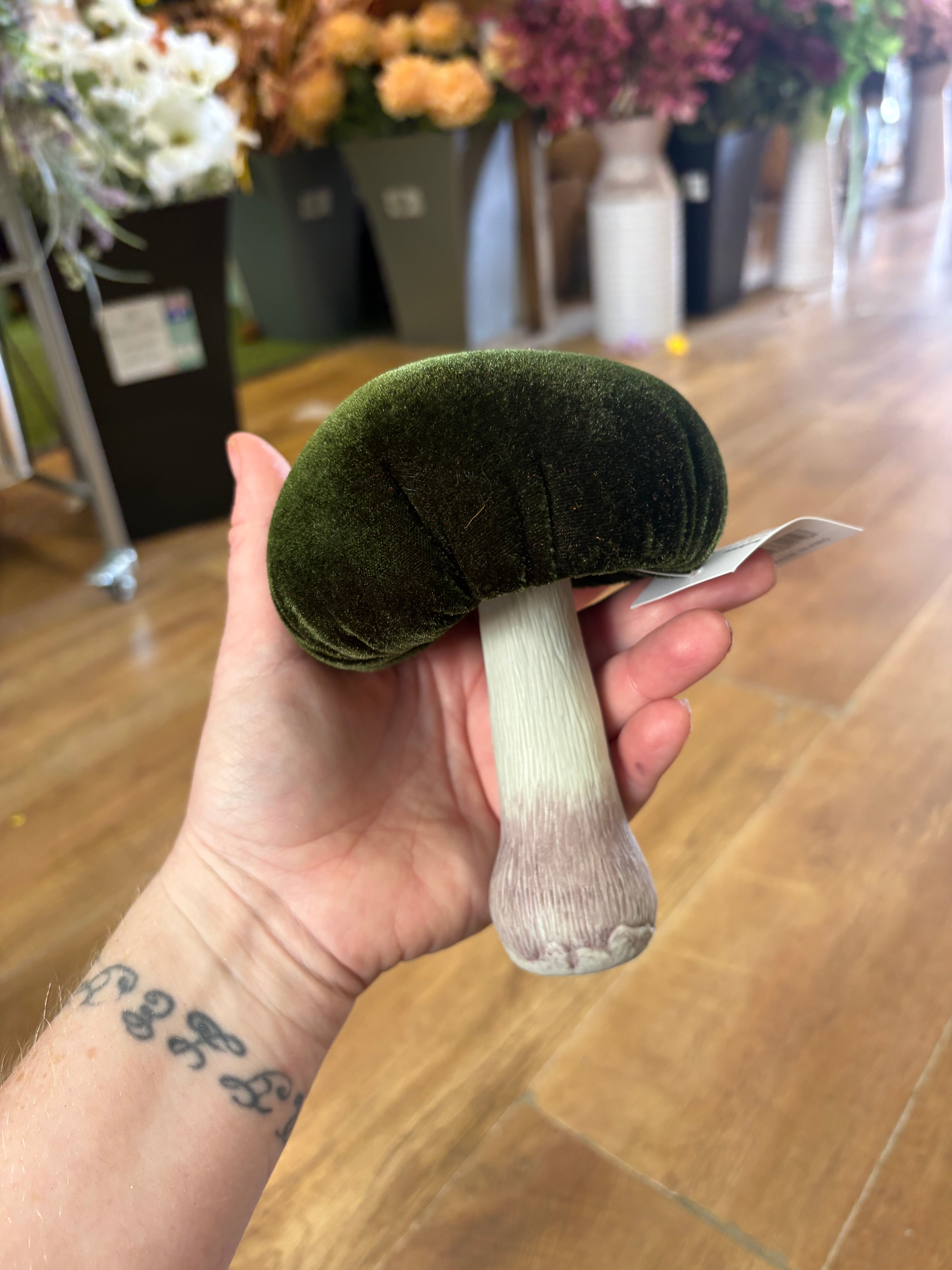 Small standing green velvet mushroom (H14, D11cm)