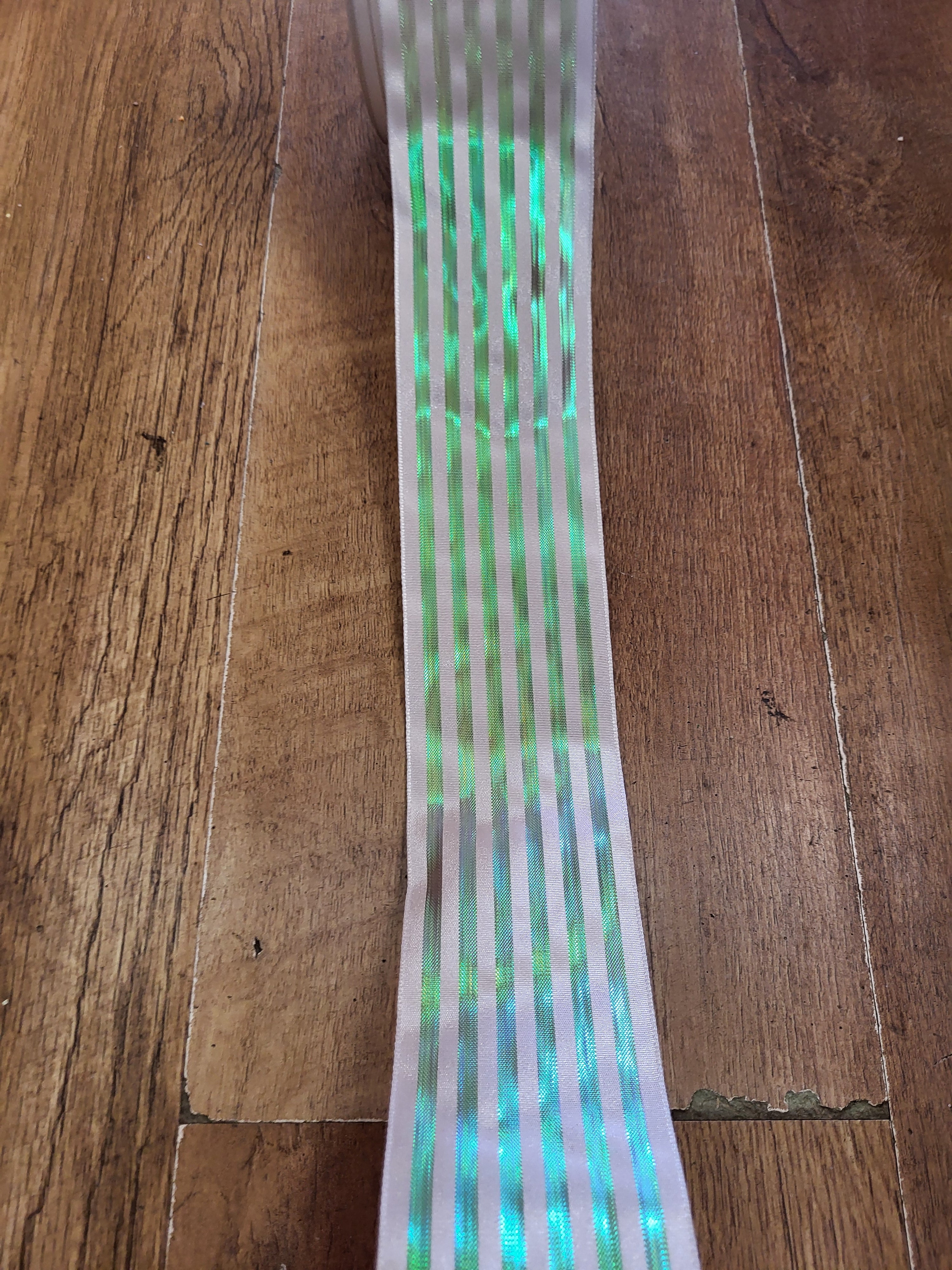 White with iridescent stripe(looks blue and green) wired ribbon - 1 metre image 1