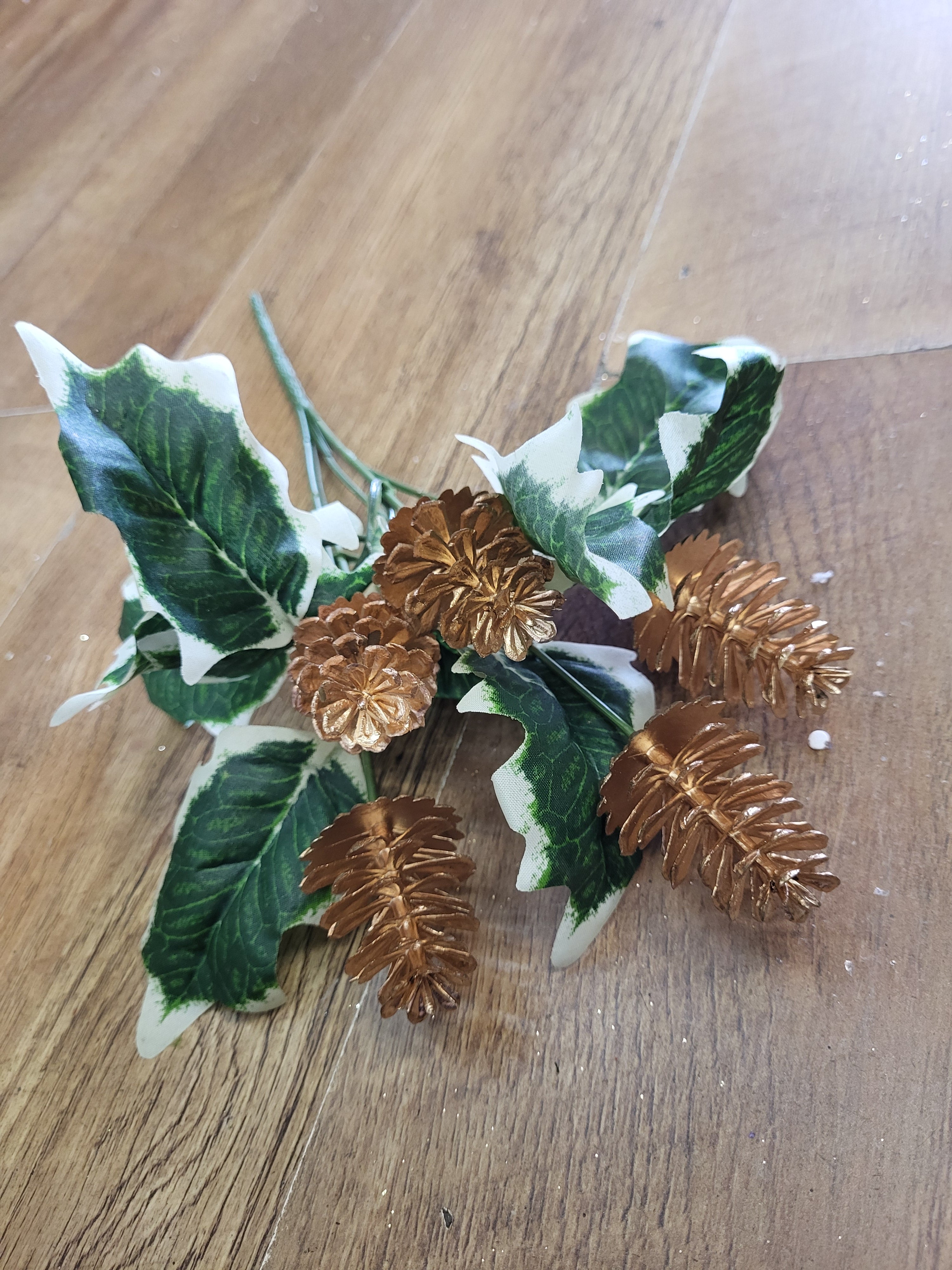 Variegated holly leaves with metallic cones - 3 colours available image 5