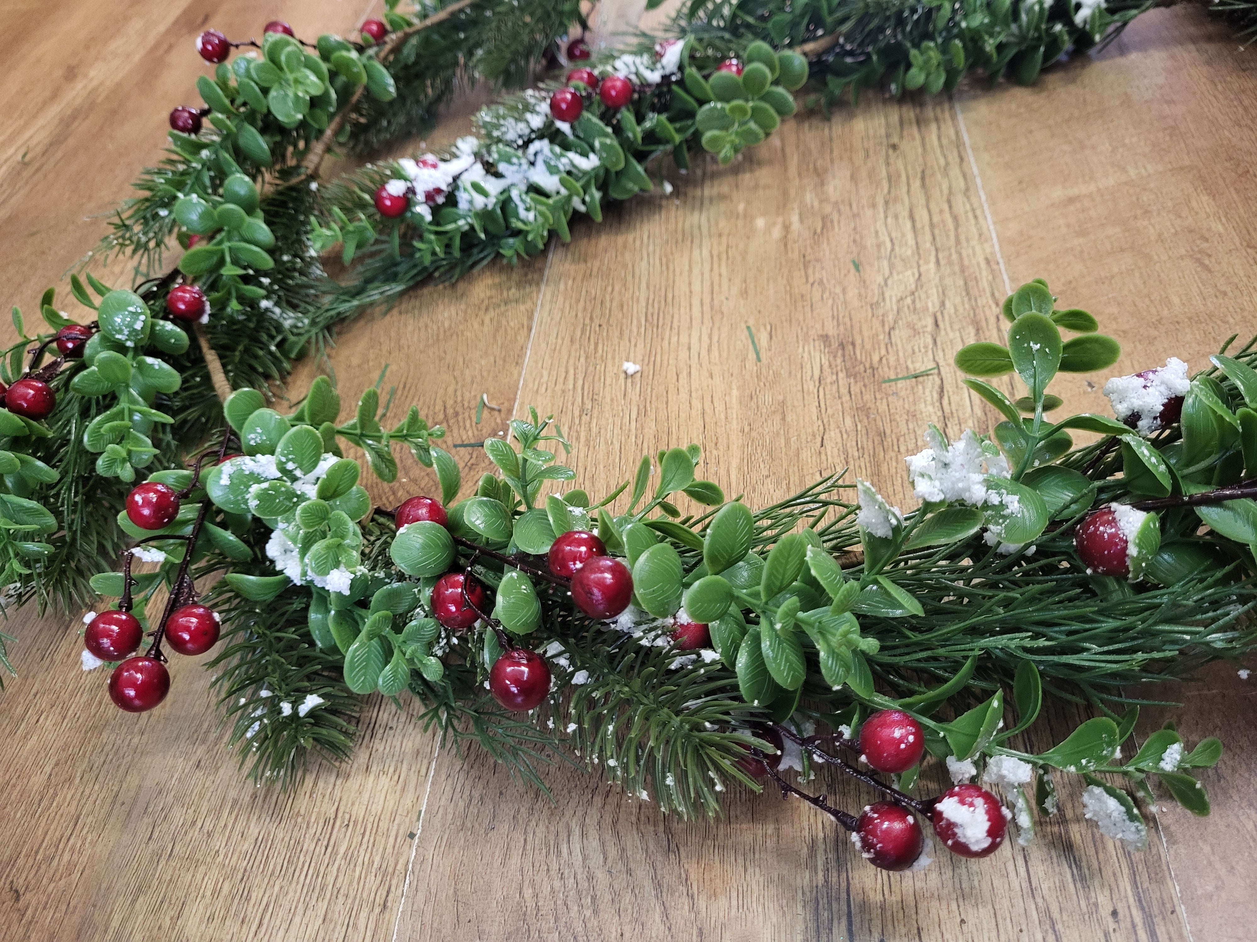 Snowberry/eucalyptus/pine garland  image 3