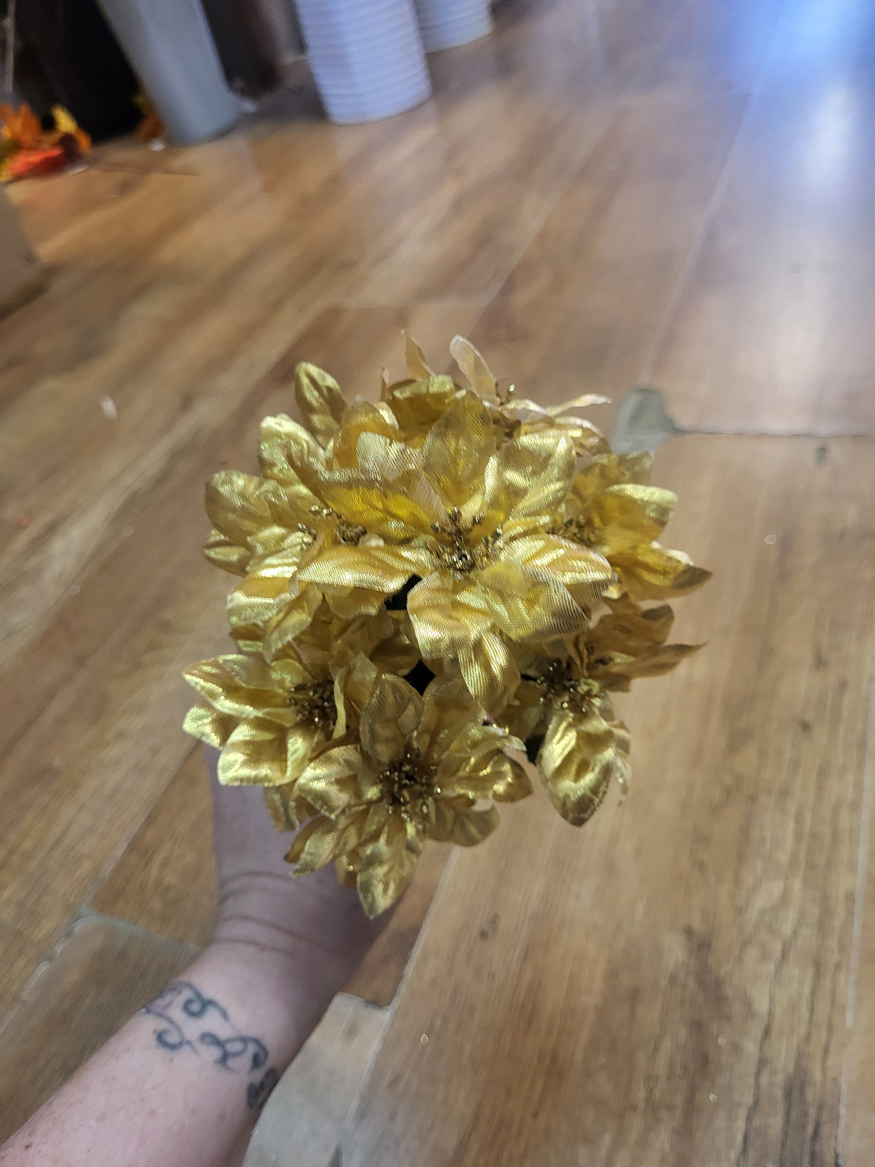 Mini poinsettia bunch  - 4 colours available image 7