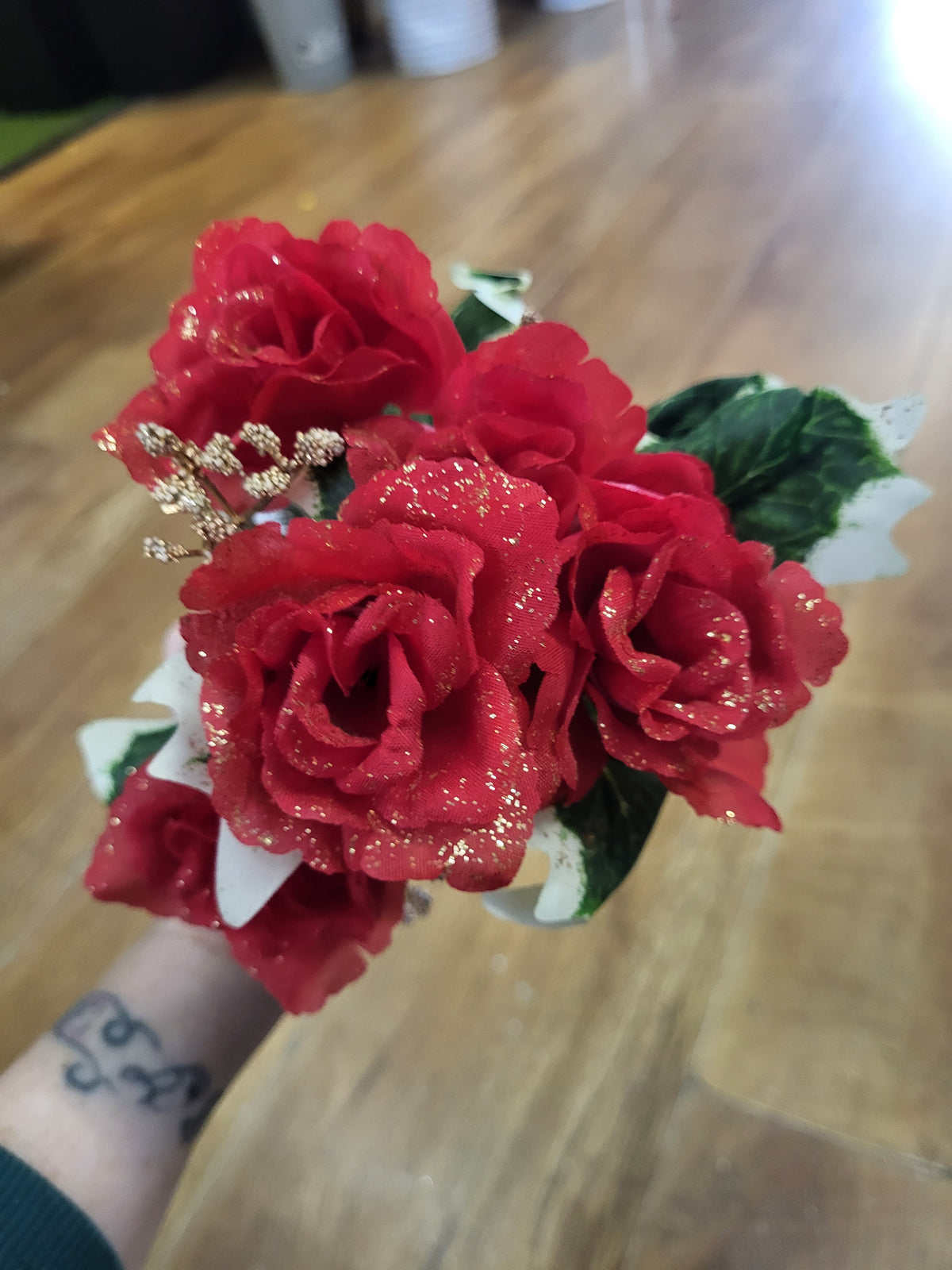Open rose and holly leaves bunch - 3 colours available image 2