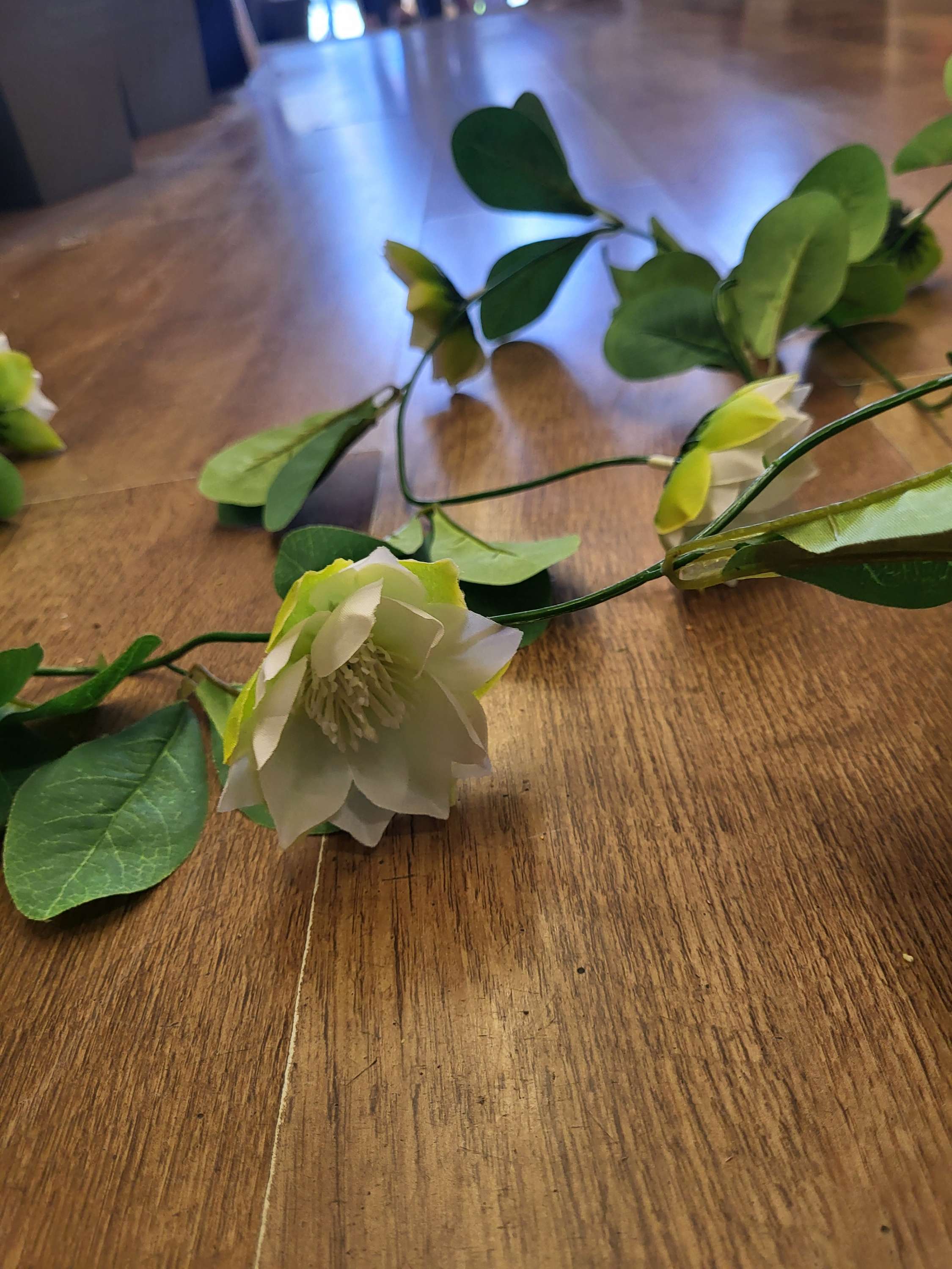 270cm white water lily garland image 1