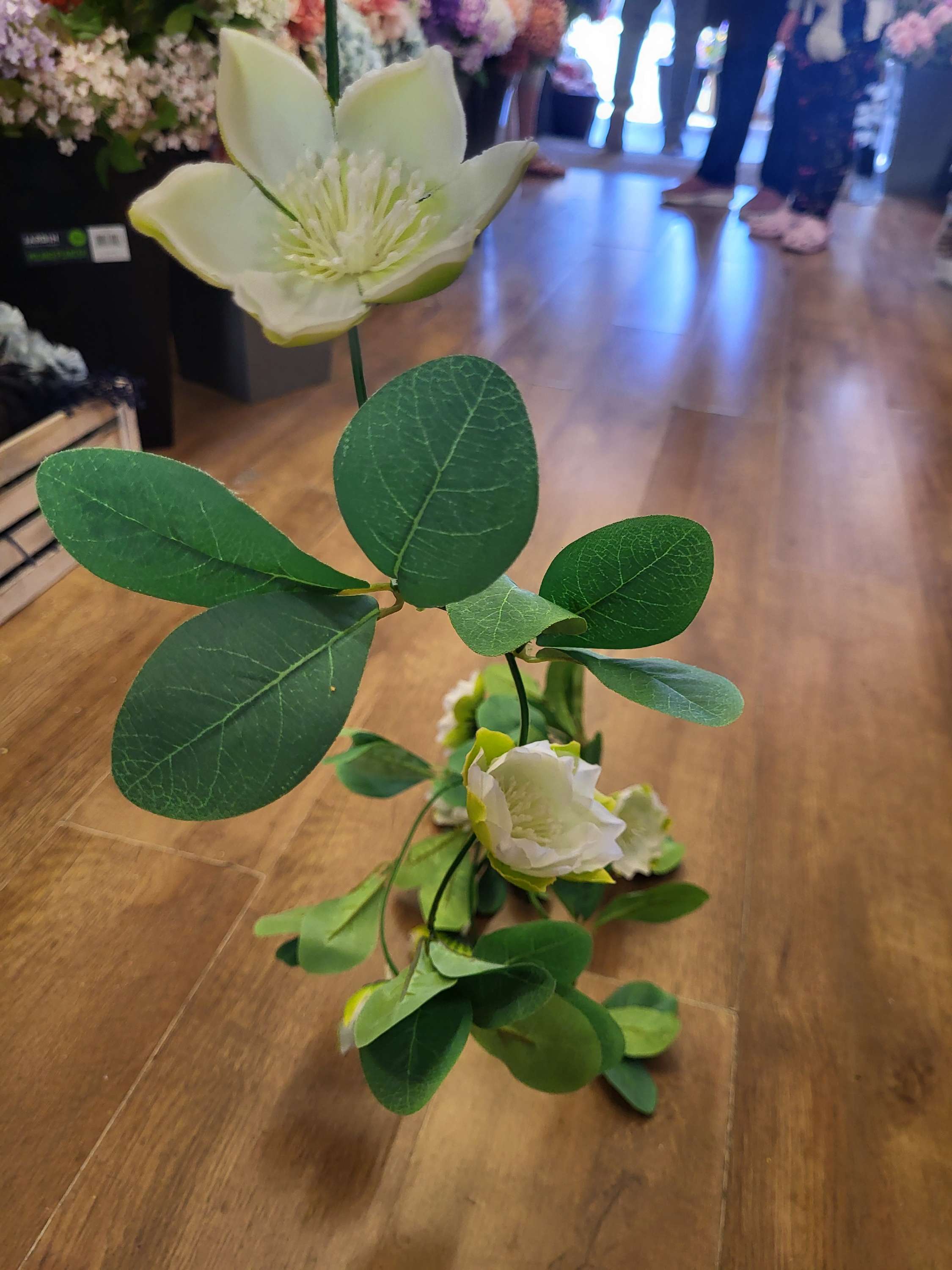 270cm white water lily garland image 4