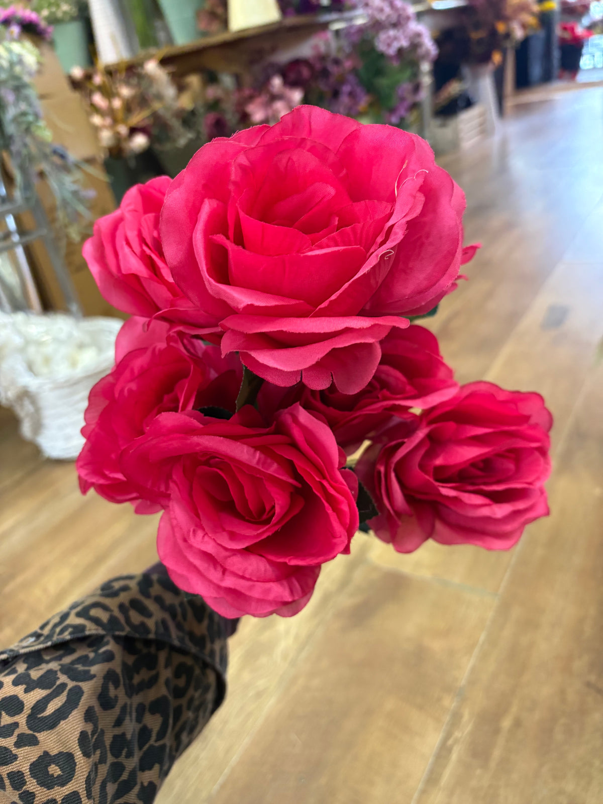 7 headed hot pink rose bouquet