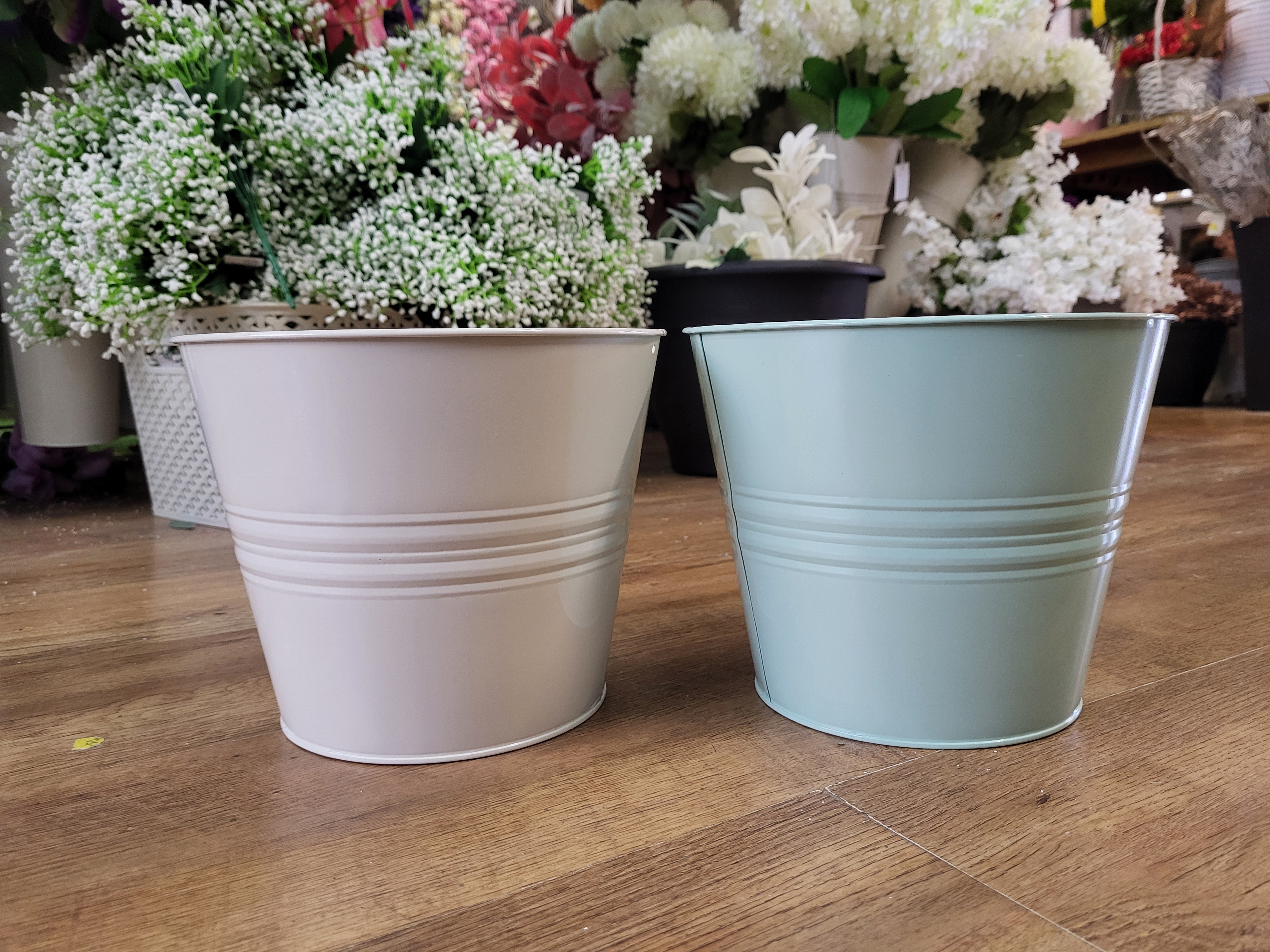 Metal pot - 2 colours available - 22.5x18.5x16cm image 0