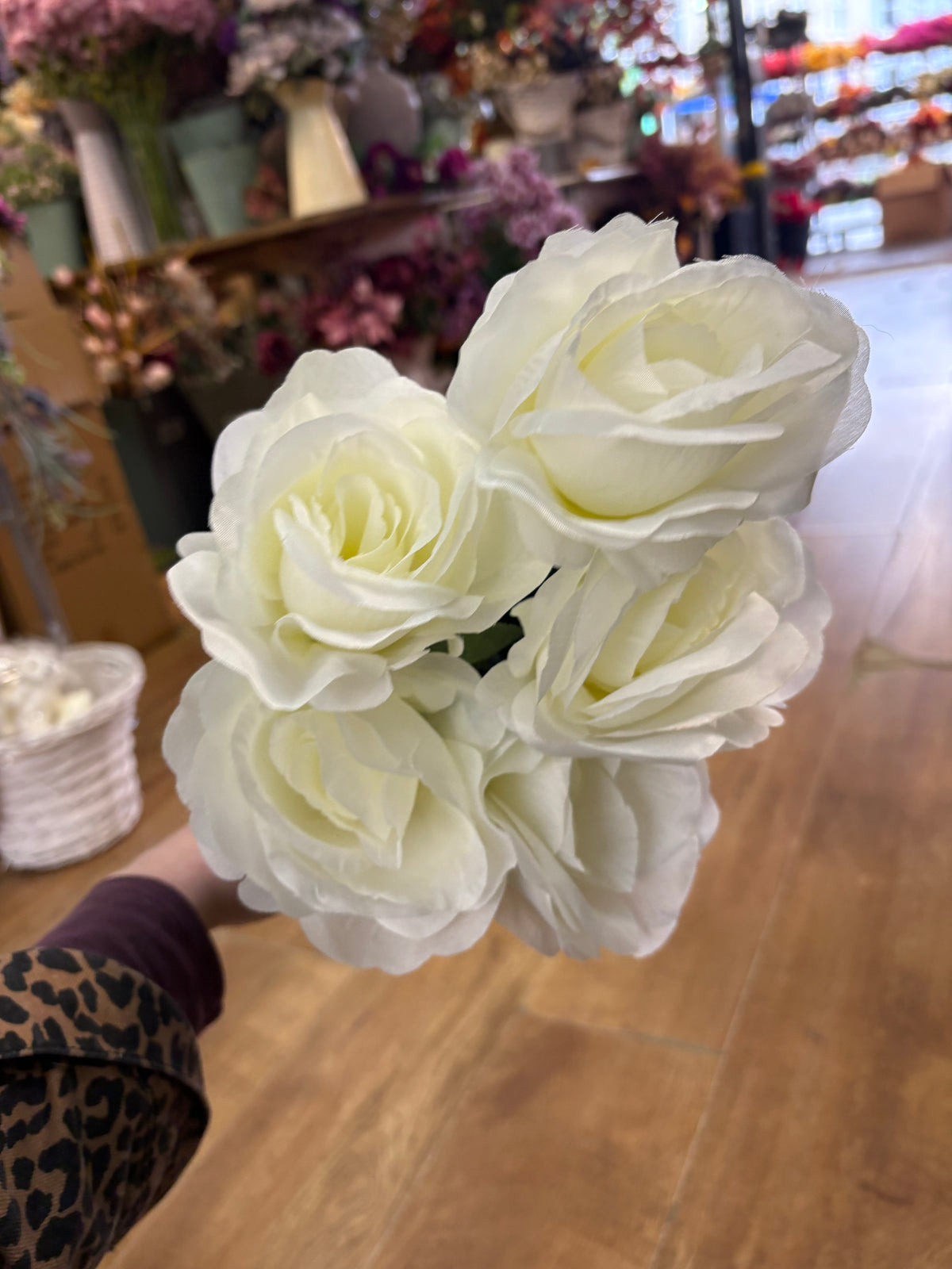 7 headed ivory rose bouquet