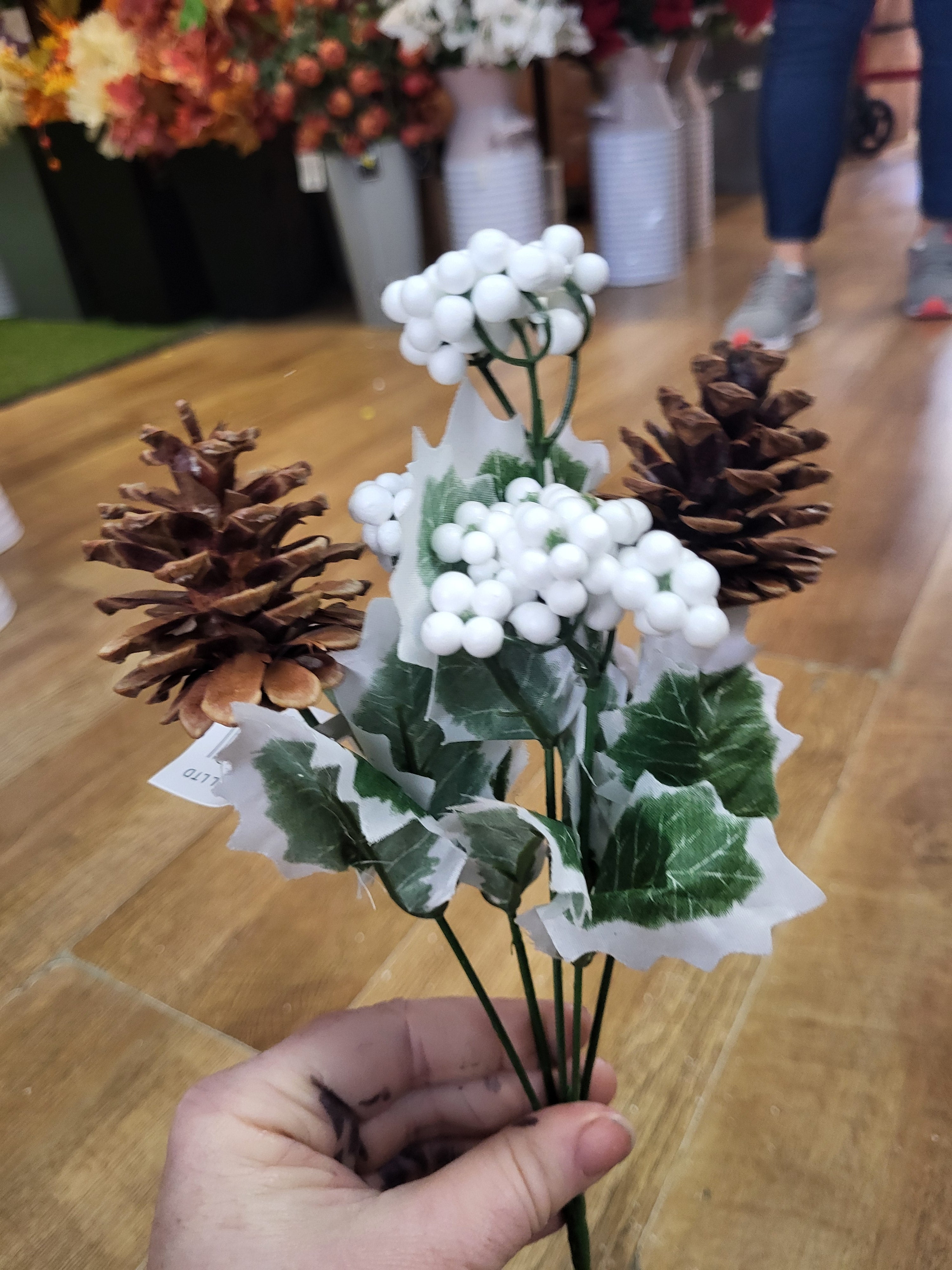 Cone and berry bunch - 2 colours available image 5