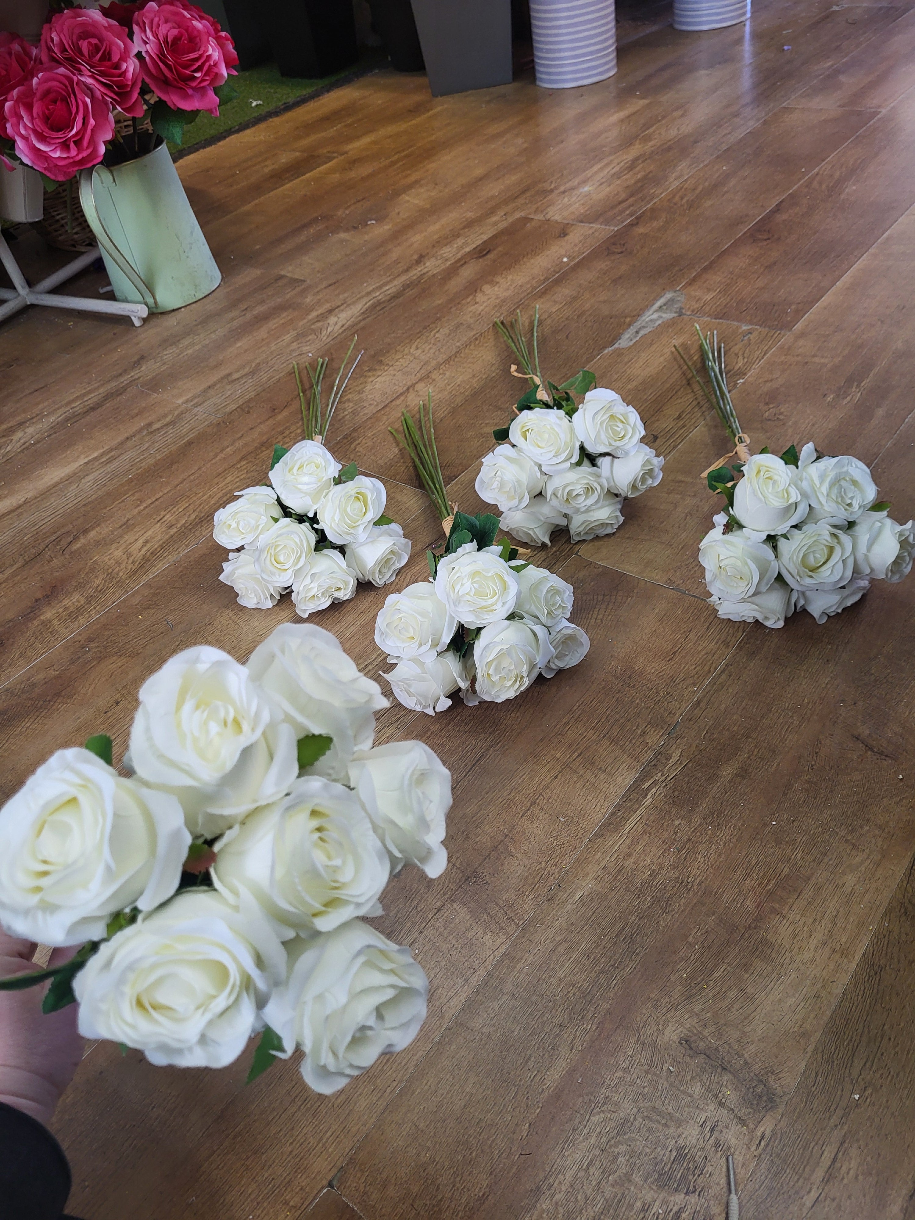 5 bunches of hand tied bundles of 7 ivory long stem roses image 0