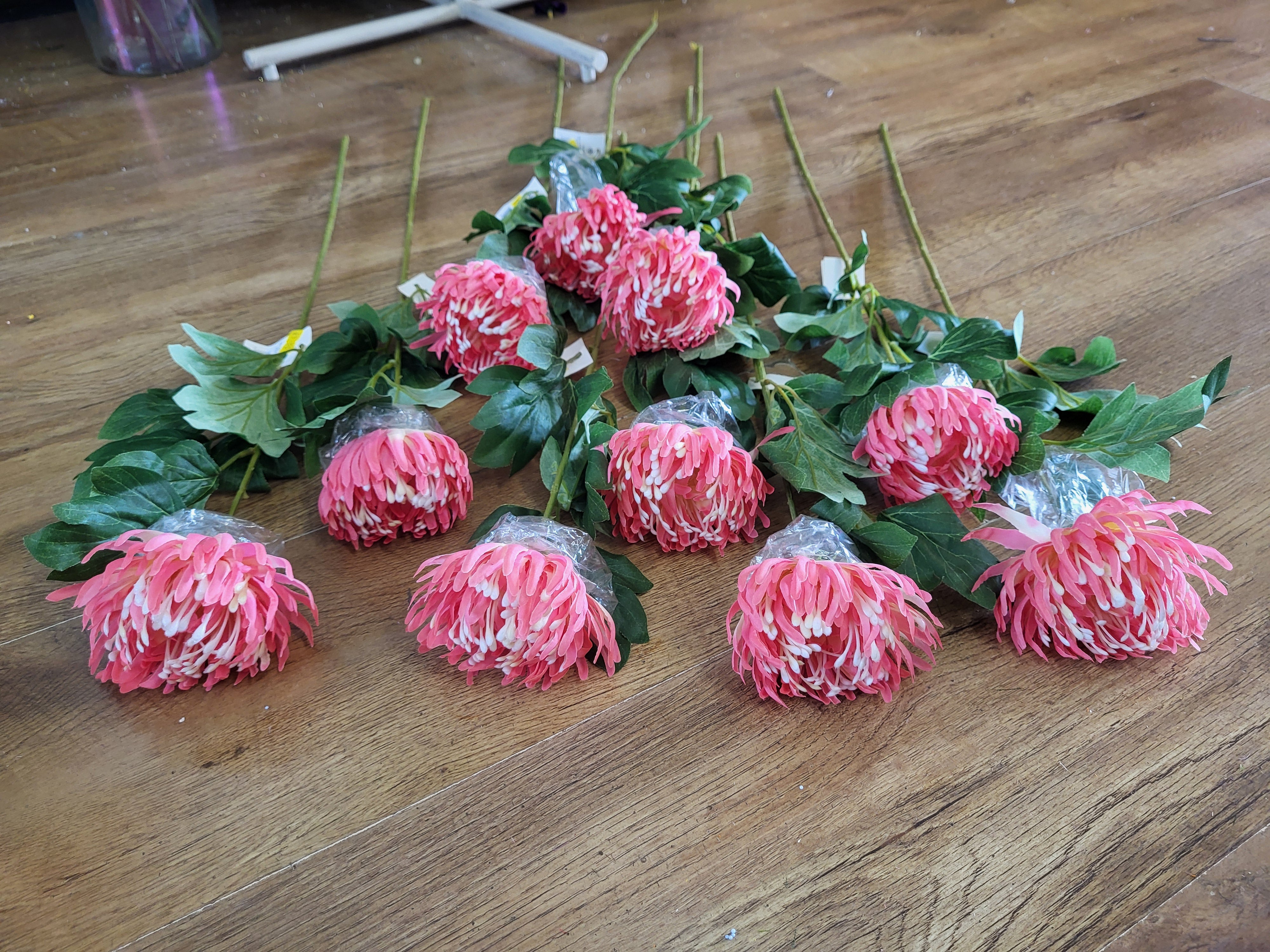 Bundle of 10 long stem pink chrysanthemum image 4