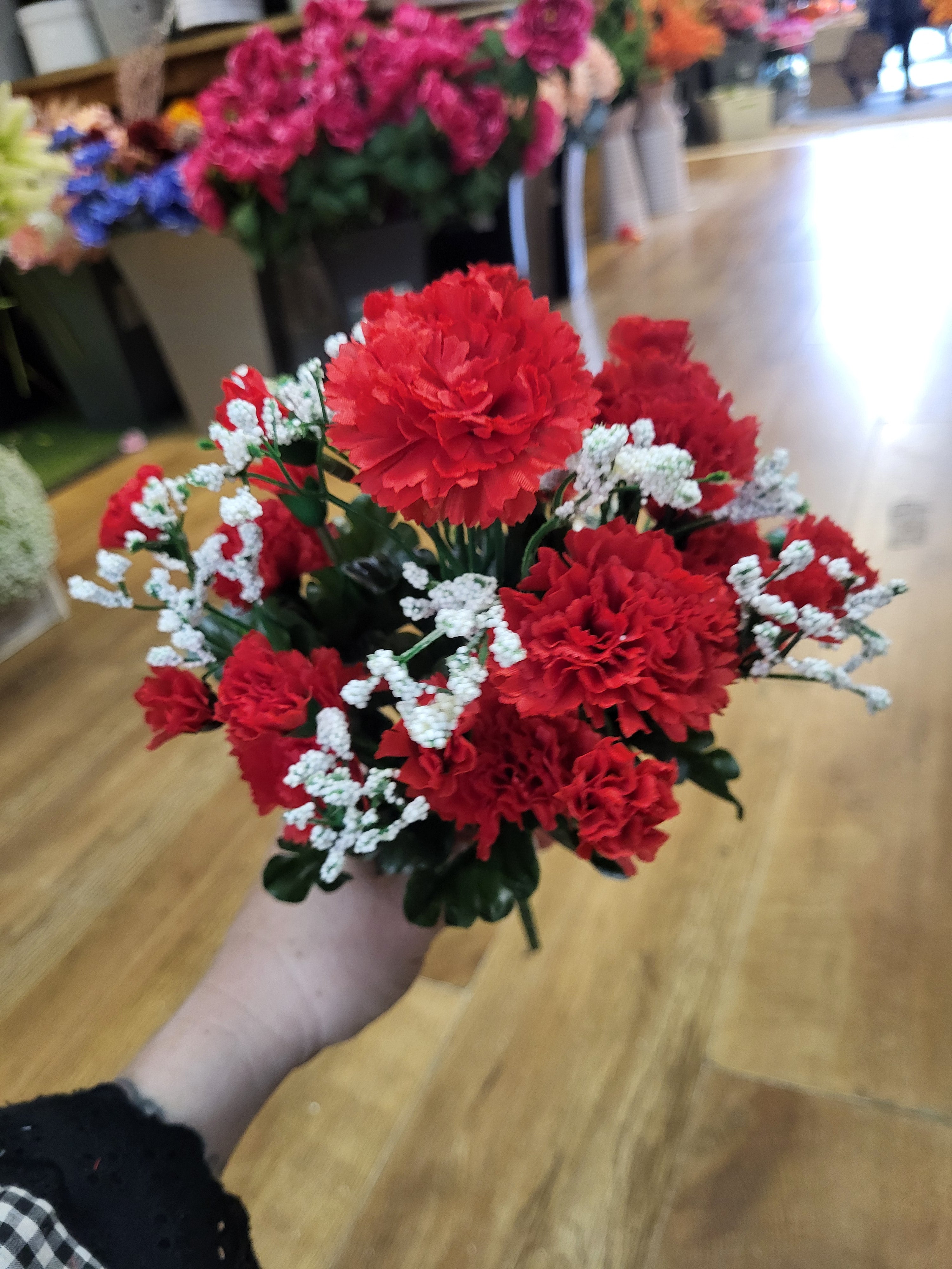 Big bunch of mixed size carnations with gyp  - 6 colours available image 10