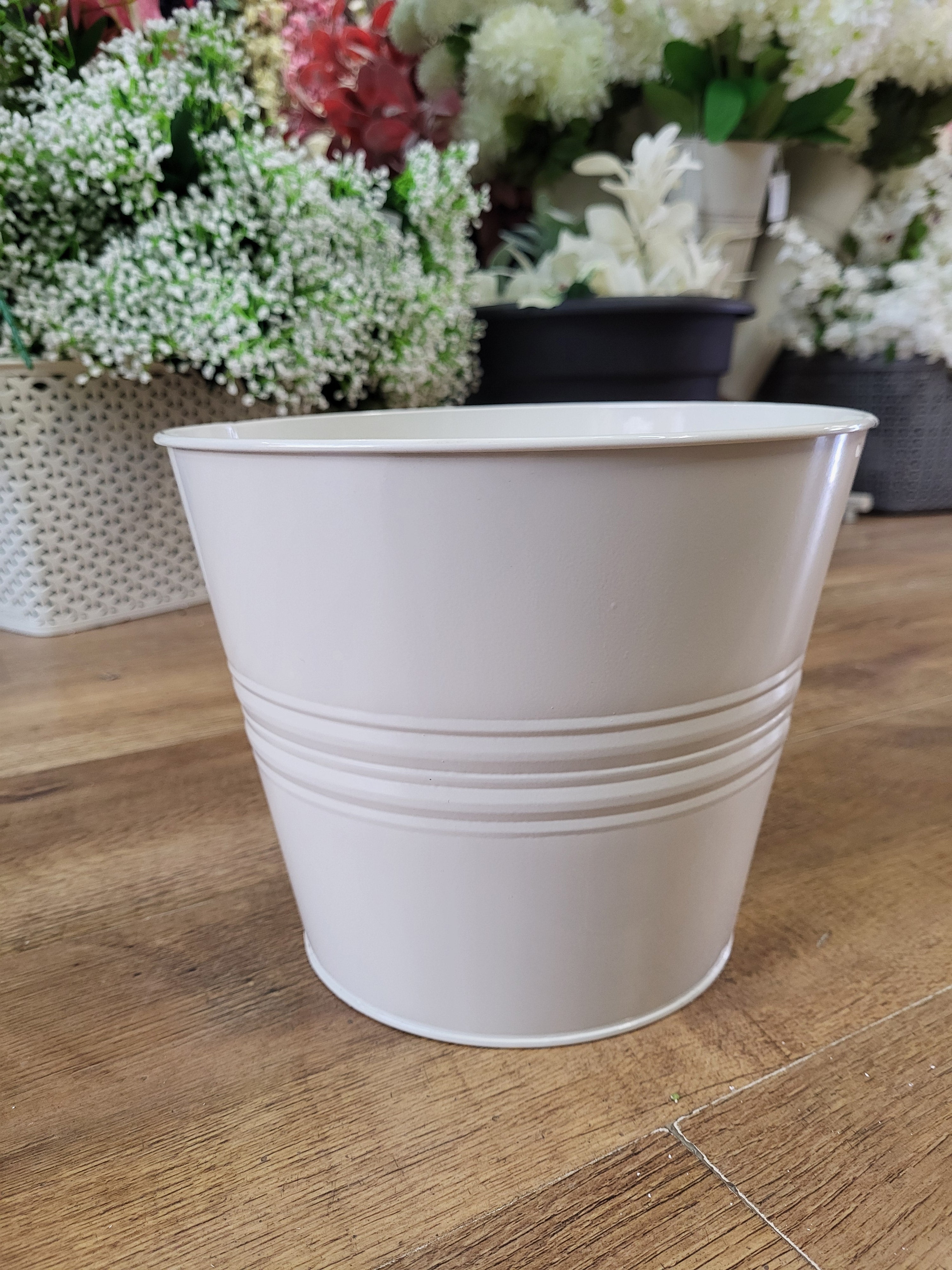 Metal pot - 2 colours available - 22.5x18.5x16cm image 2