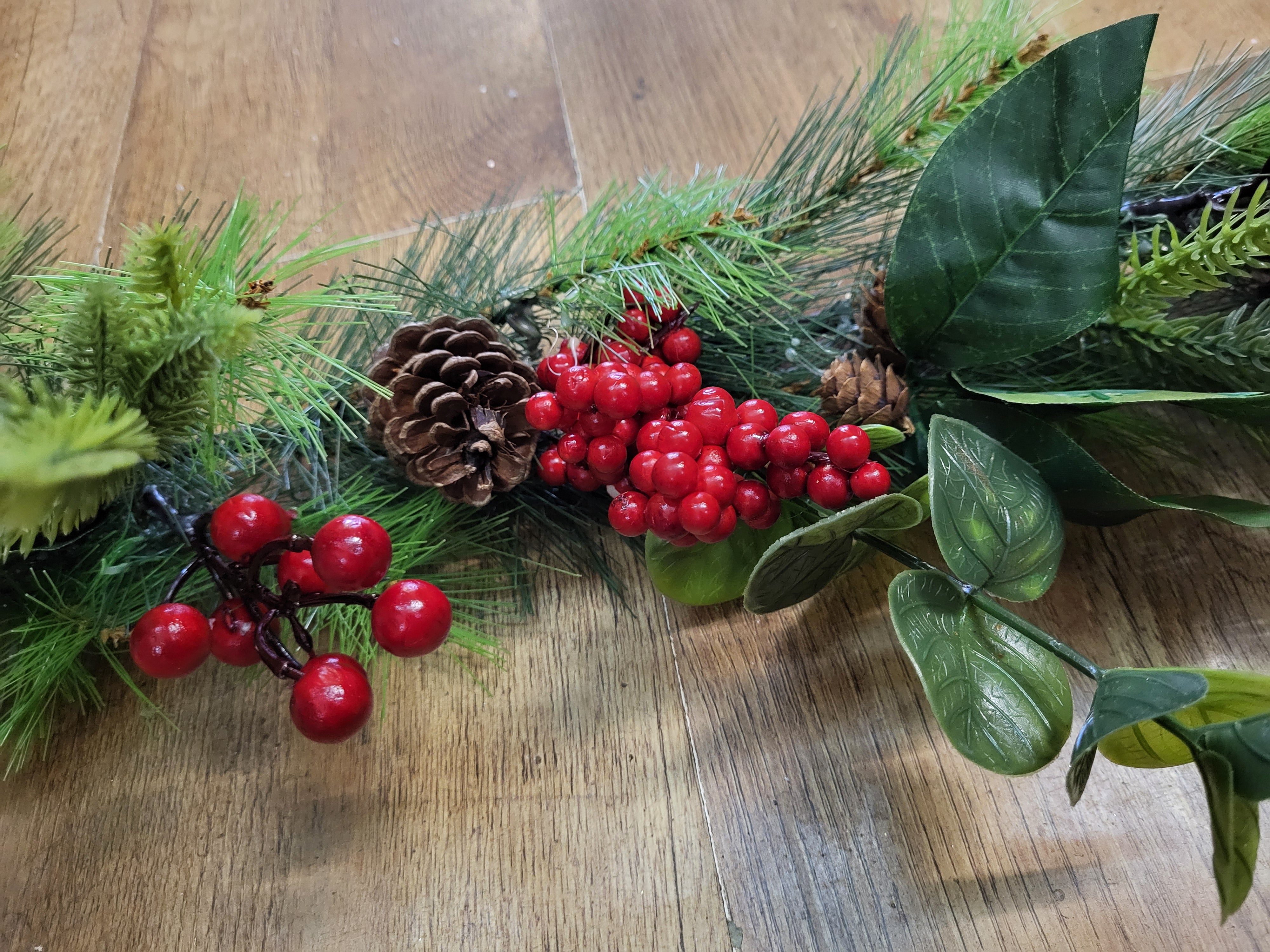 120cm Woodland eucalyptus and berries garland image 5