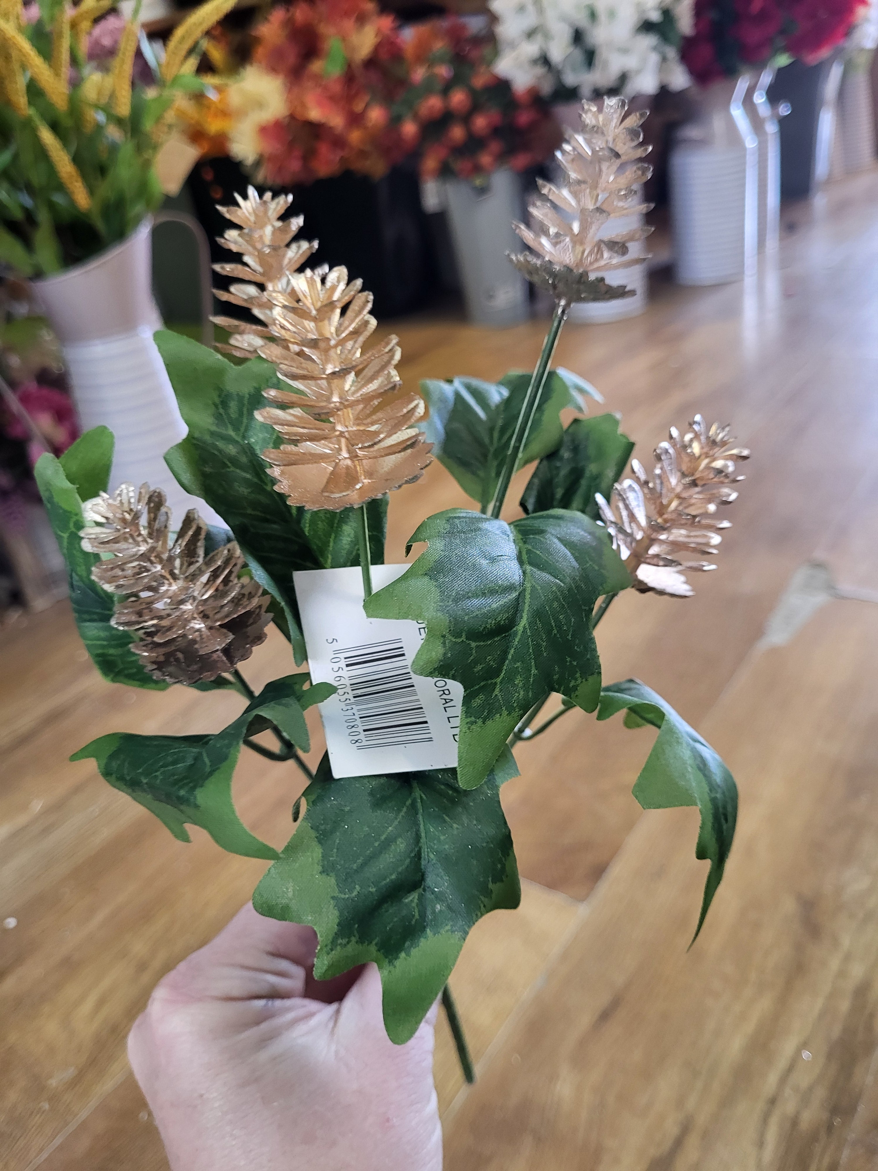 Plain holly leaves with metallic cones  - 3 colours available image 3