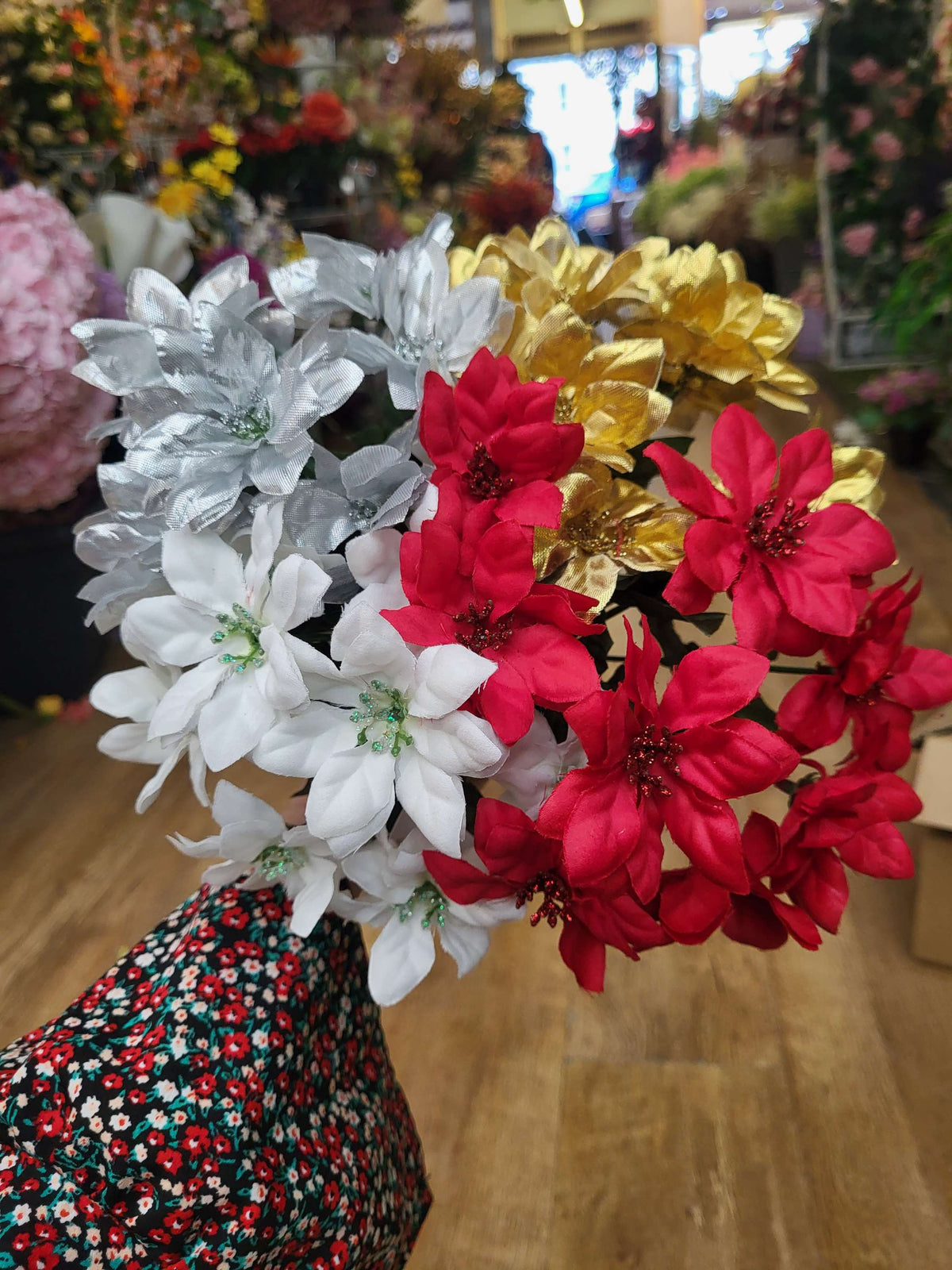 Mini poinsettia bunch - 4 colours available image 0