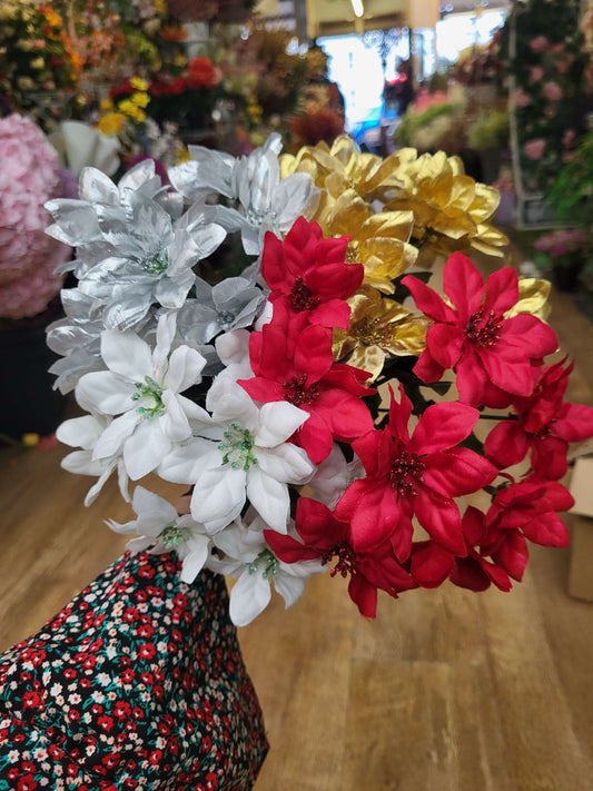 Mini poinsettia bunch - 4 colours available image 0