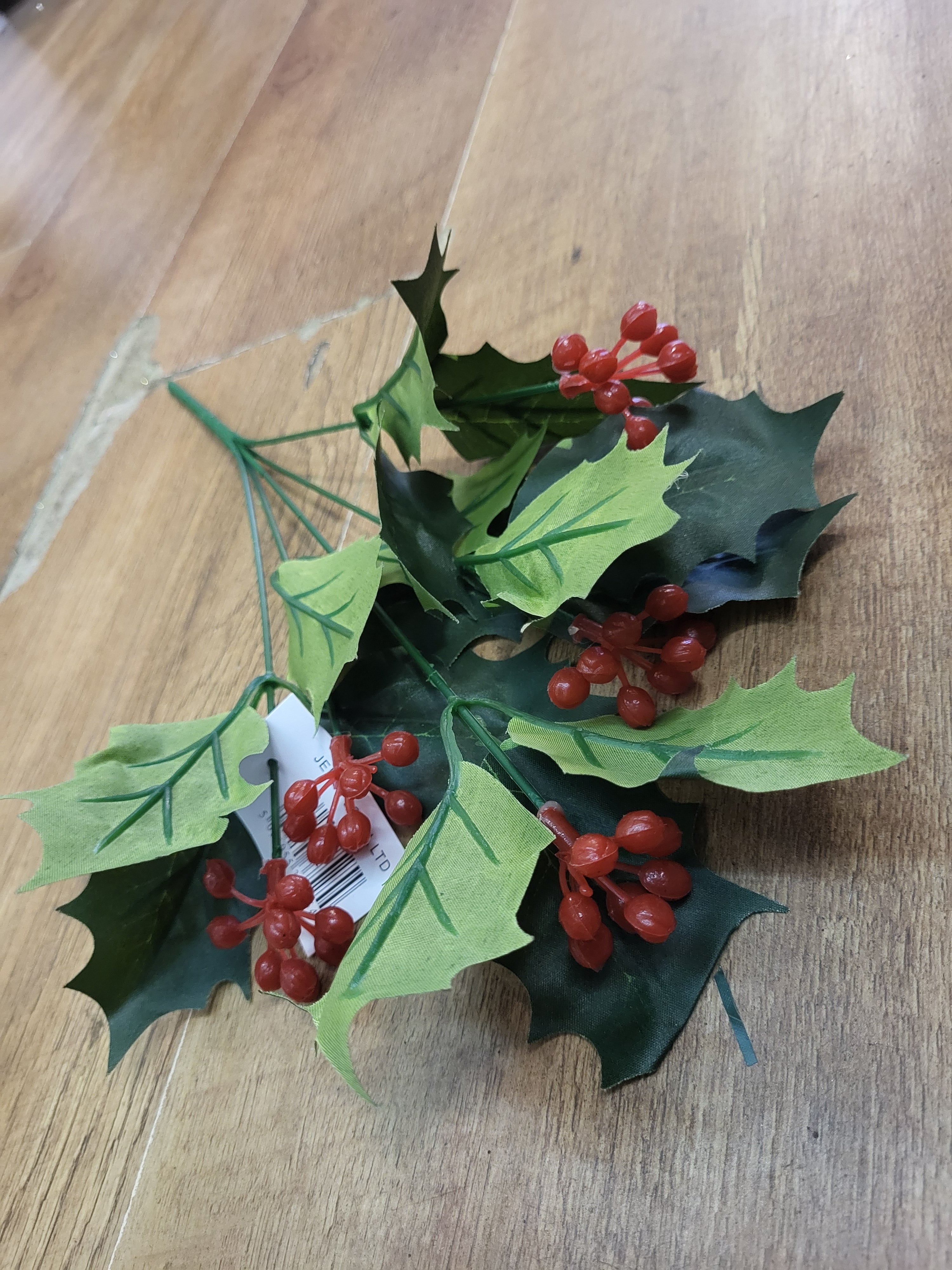 Small berry holly bunch - 2 colours available image 2
