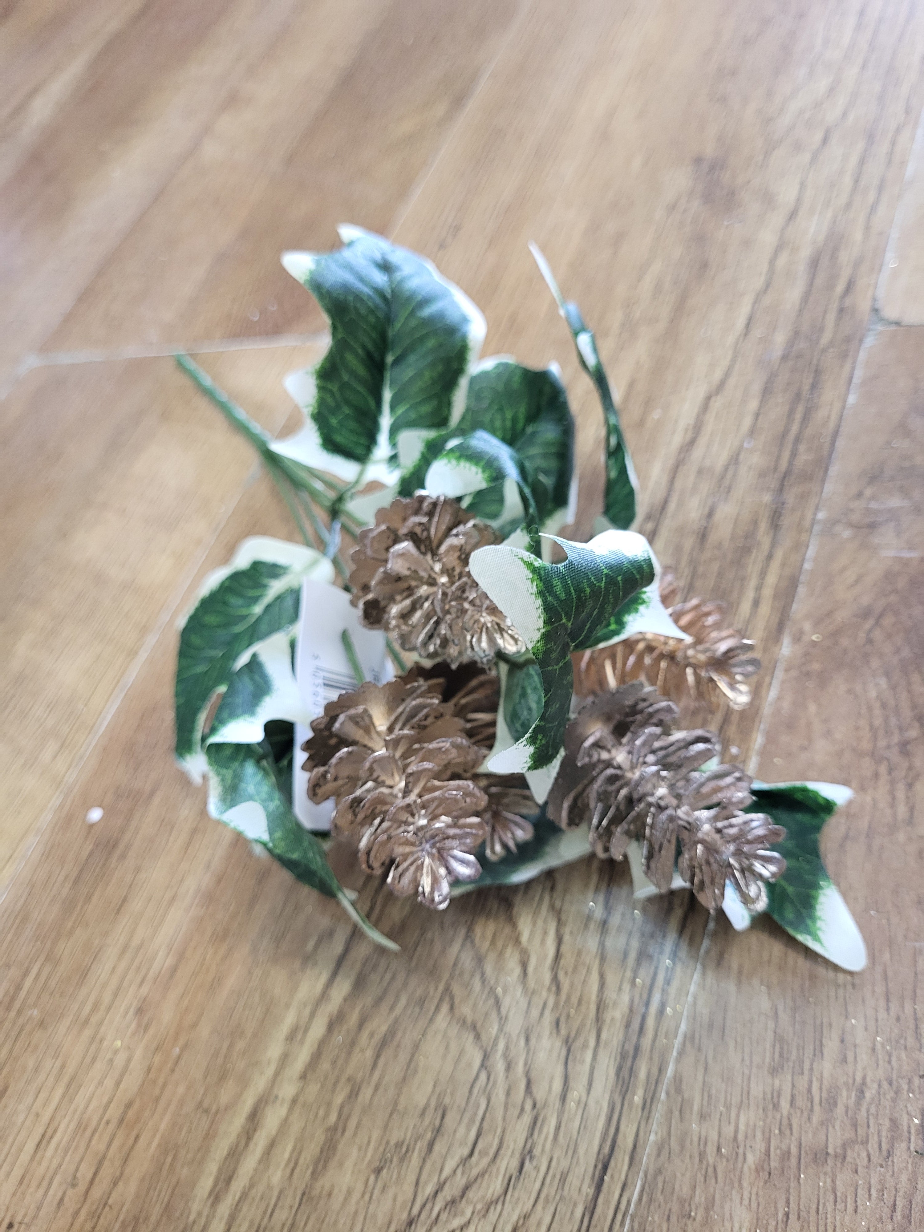 Variegated holly leaves with metallic cones - 3 colours available image 1