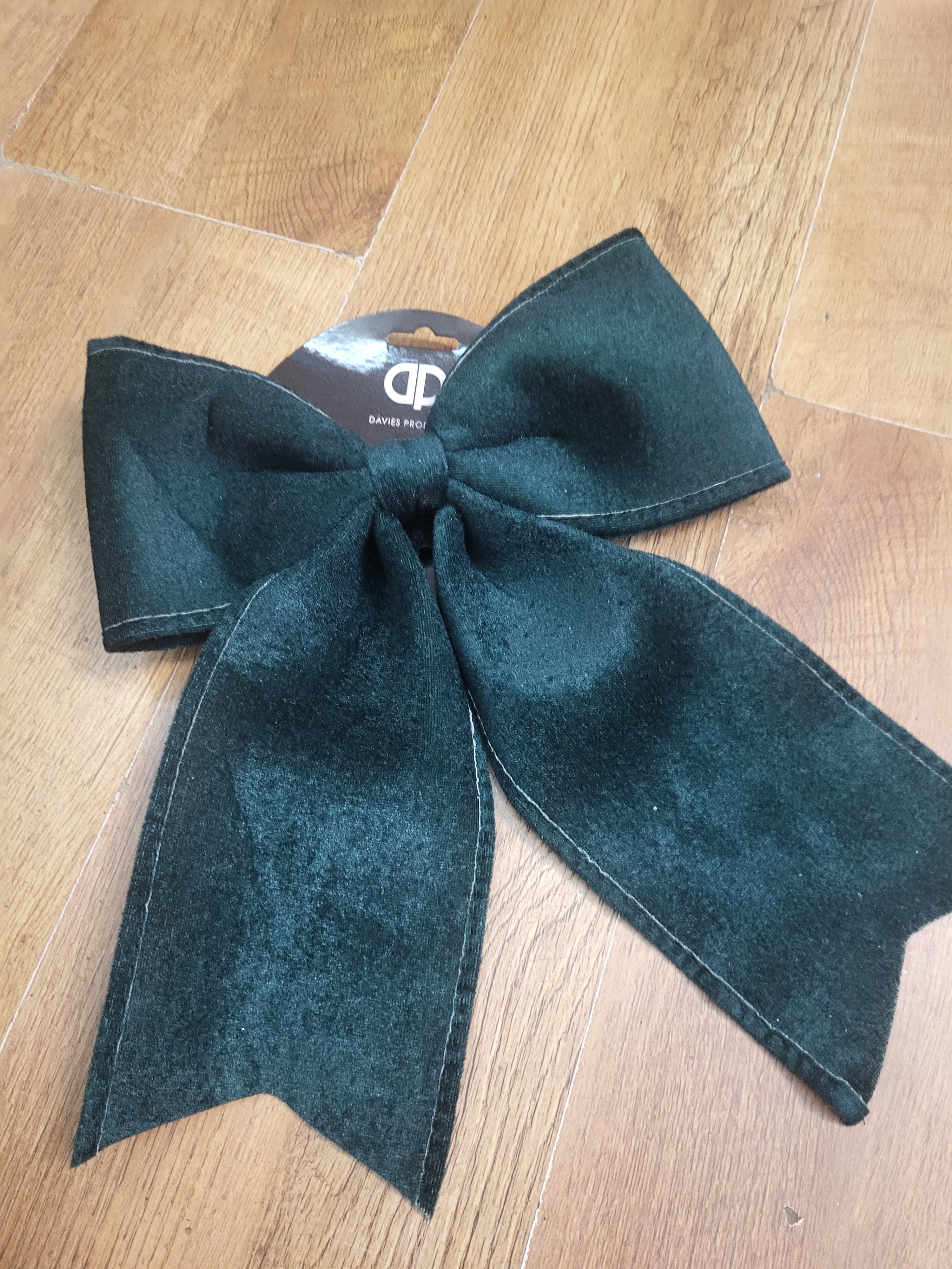 Medium 30x35cm deep green velvet bow image 0