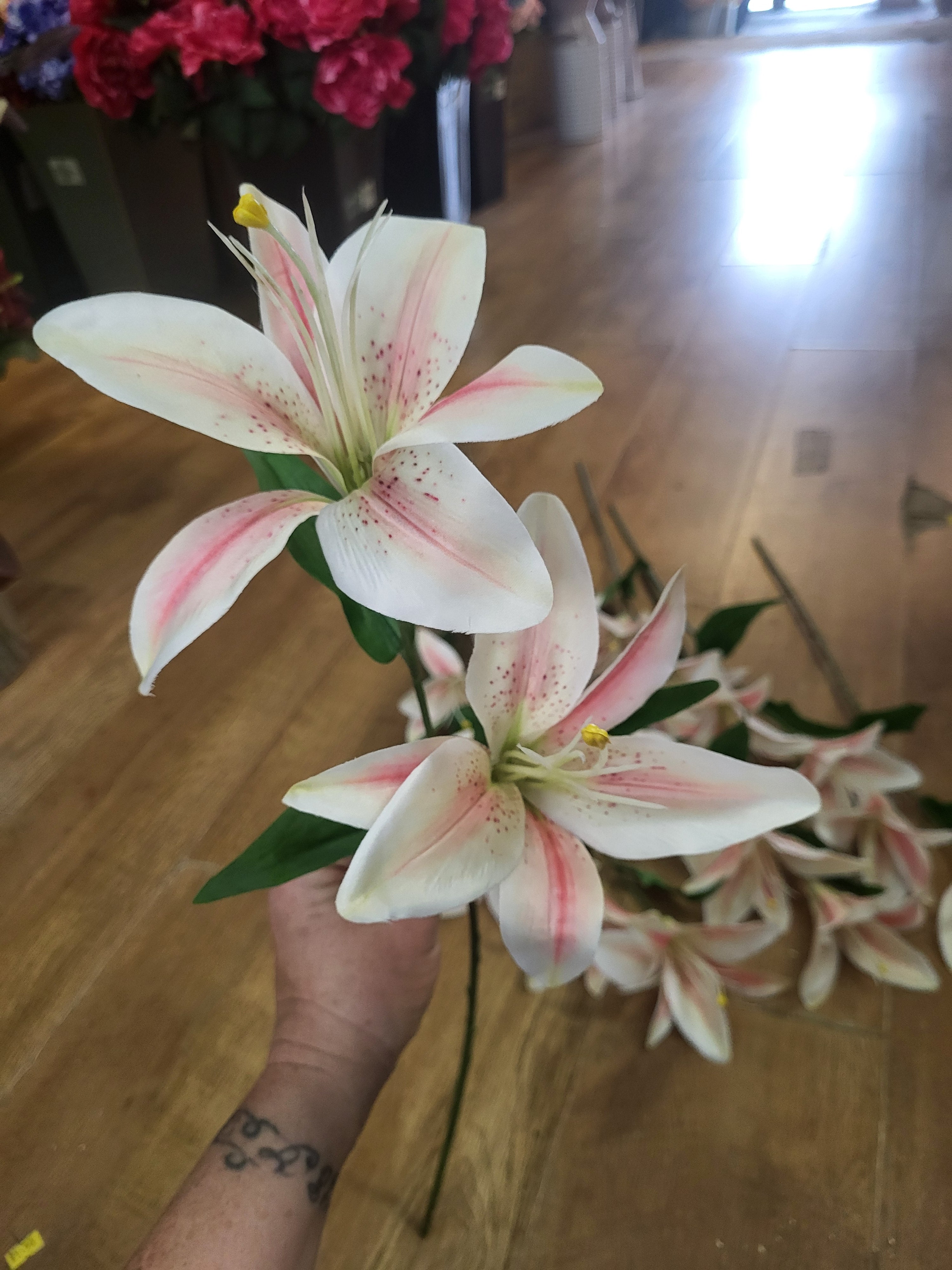 Bundle of 10 Long stem pink and cream lily sprays image 3
