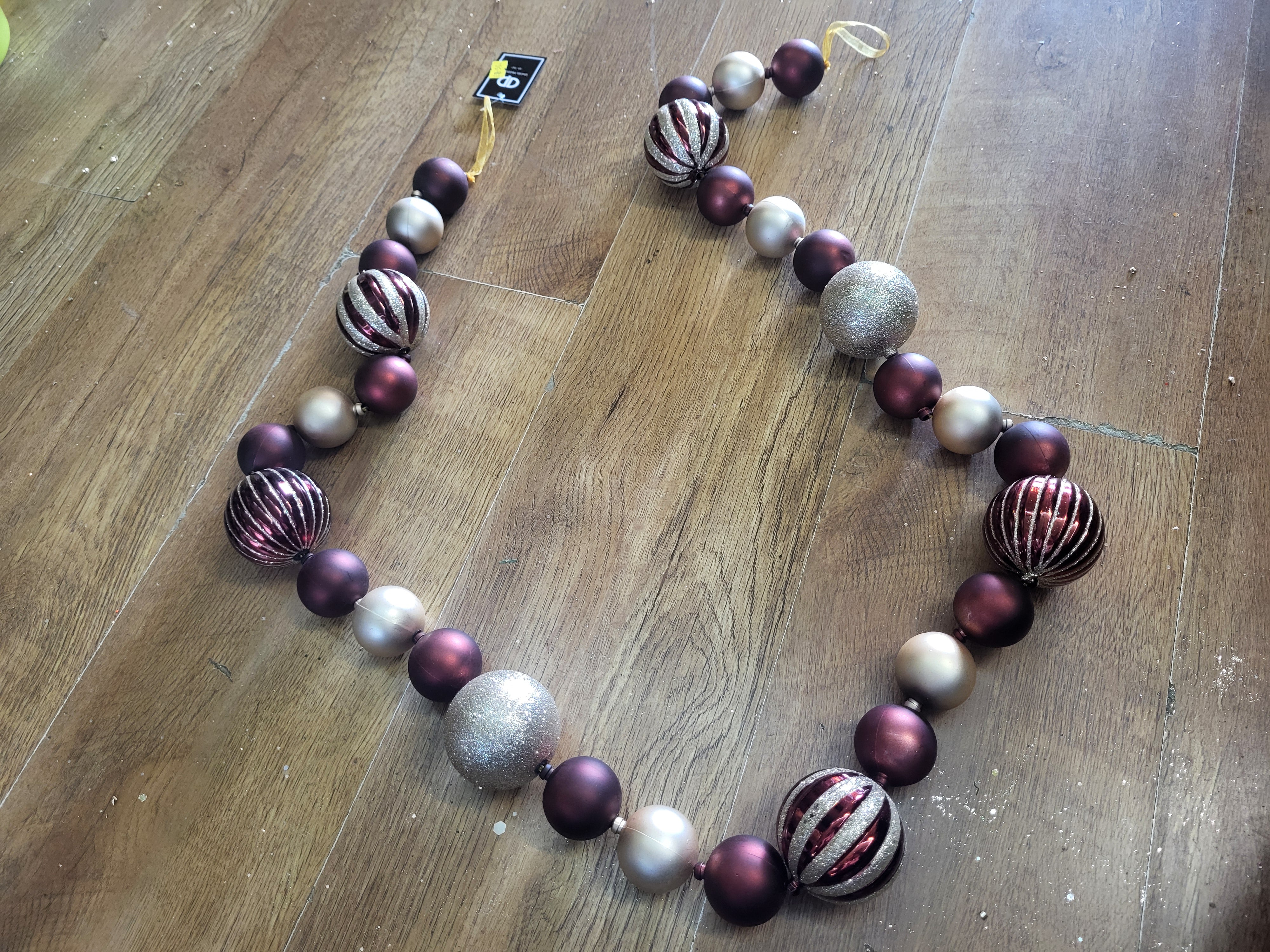 1.8m Wine and champagne gold bauble garland image 5