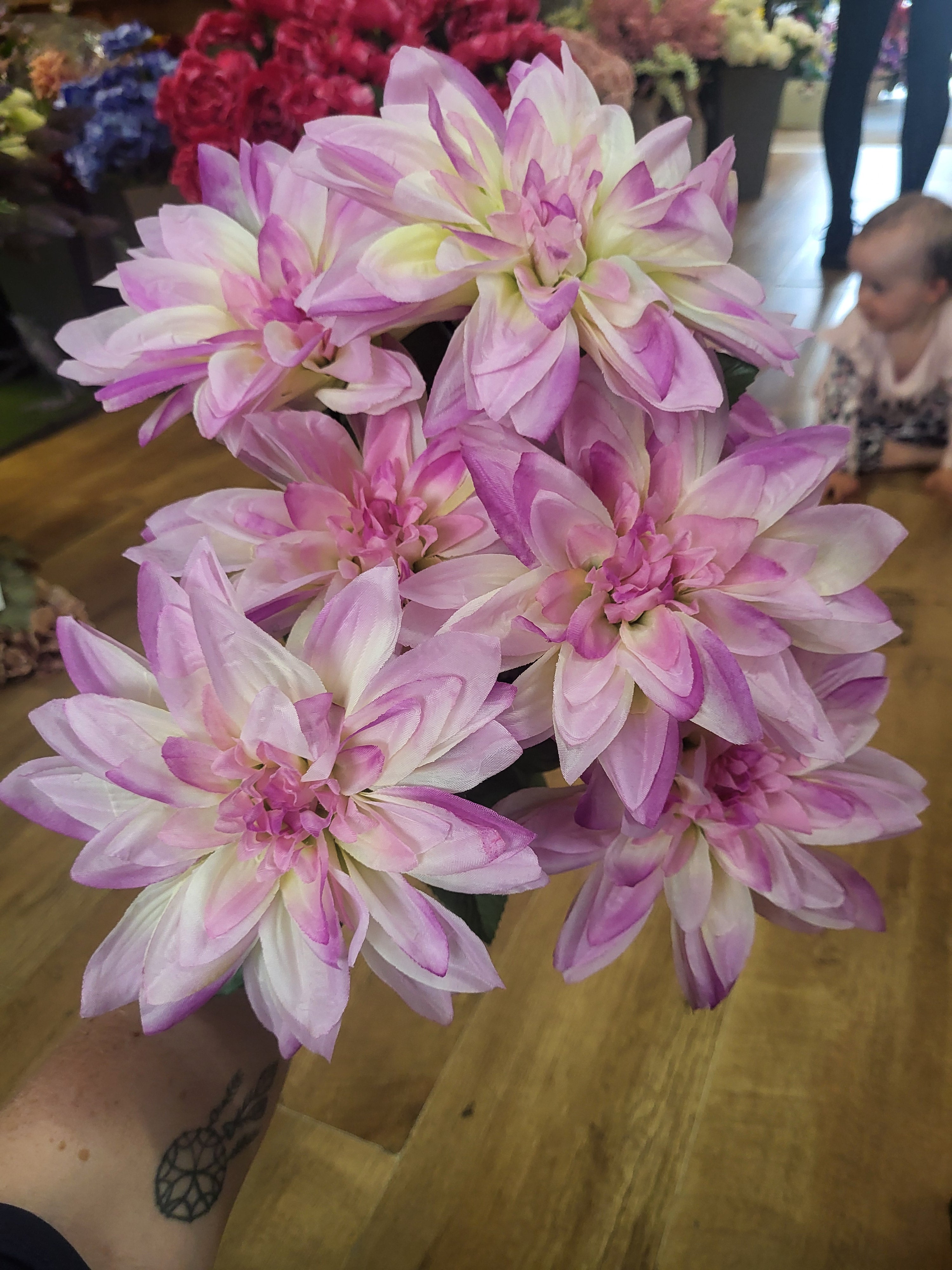 Large 7 headed lilac and ivory monarch dahlia bunch image 0