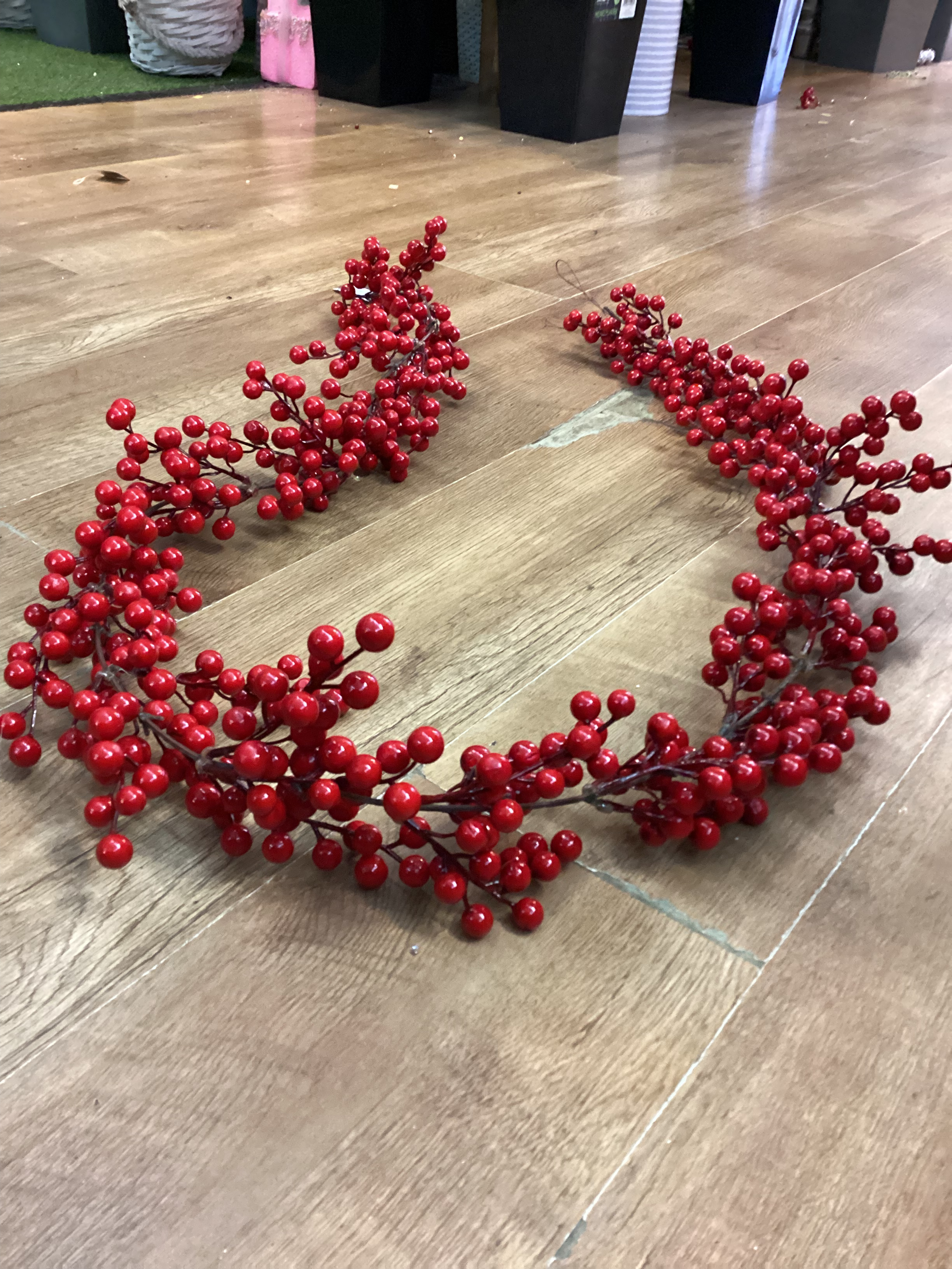 Glossy red berry garland image 2