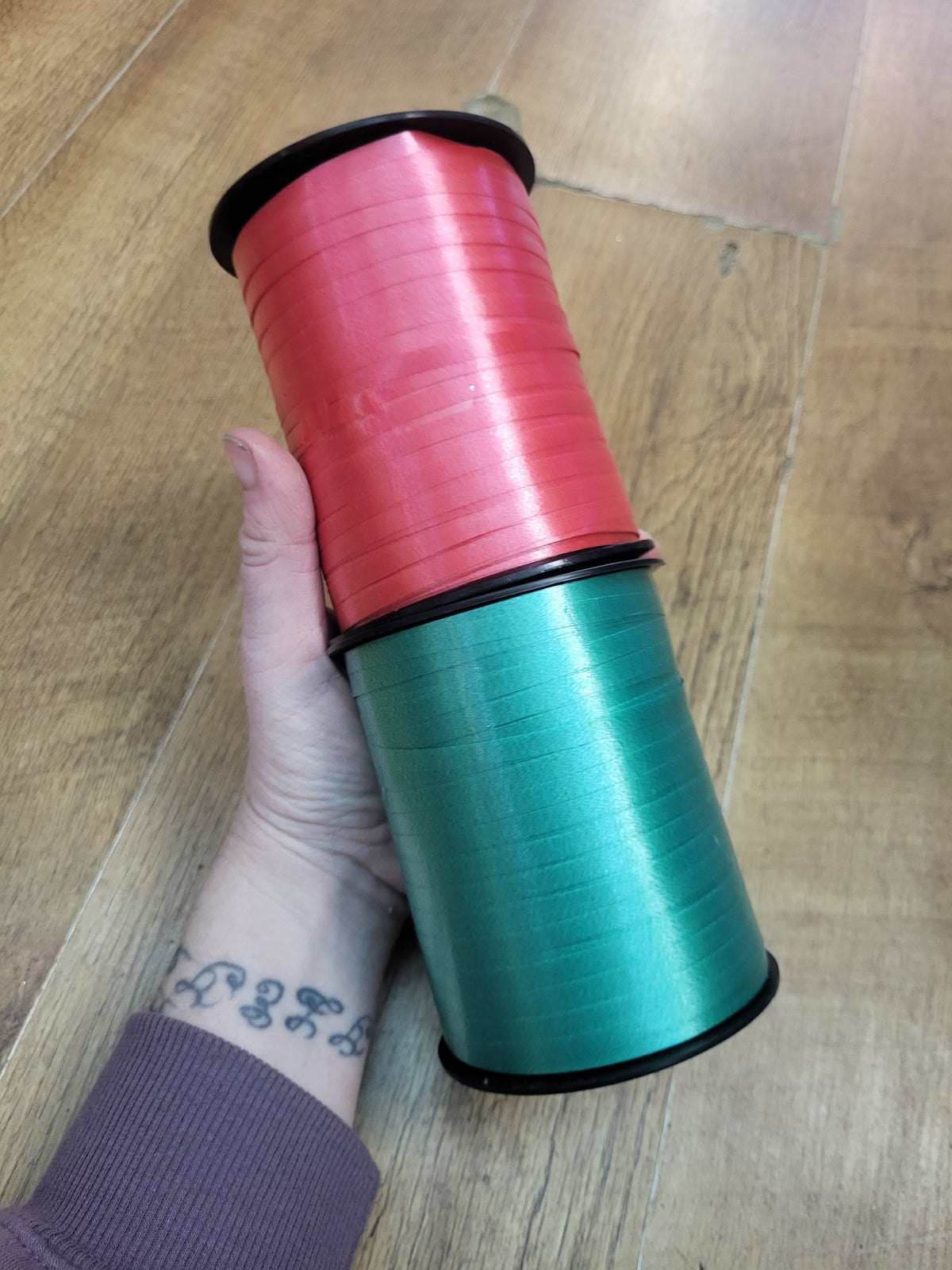 500yrd roll of curling ribbon - 2 colours available image 0