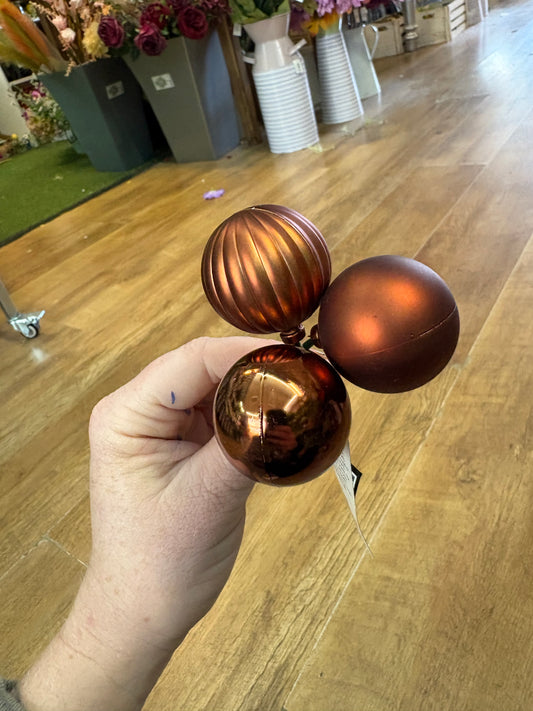 Brown/copper triple bauble pick
