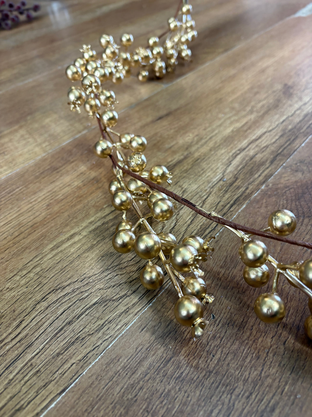 135cm gold berry garland