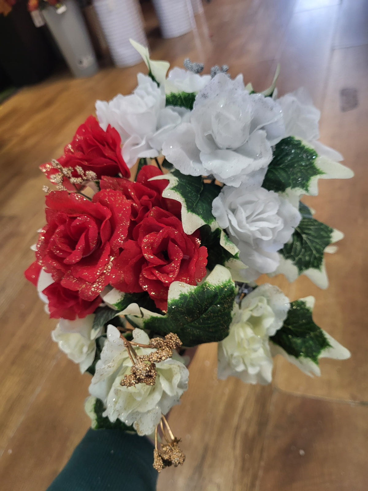 Open rose and holly leaves bunch - 3 colours available image 1