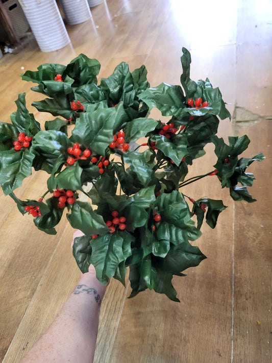 Large bunch of plain leaf holly image 0