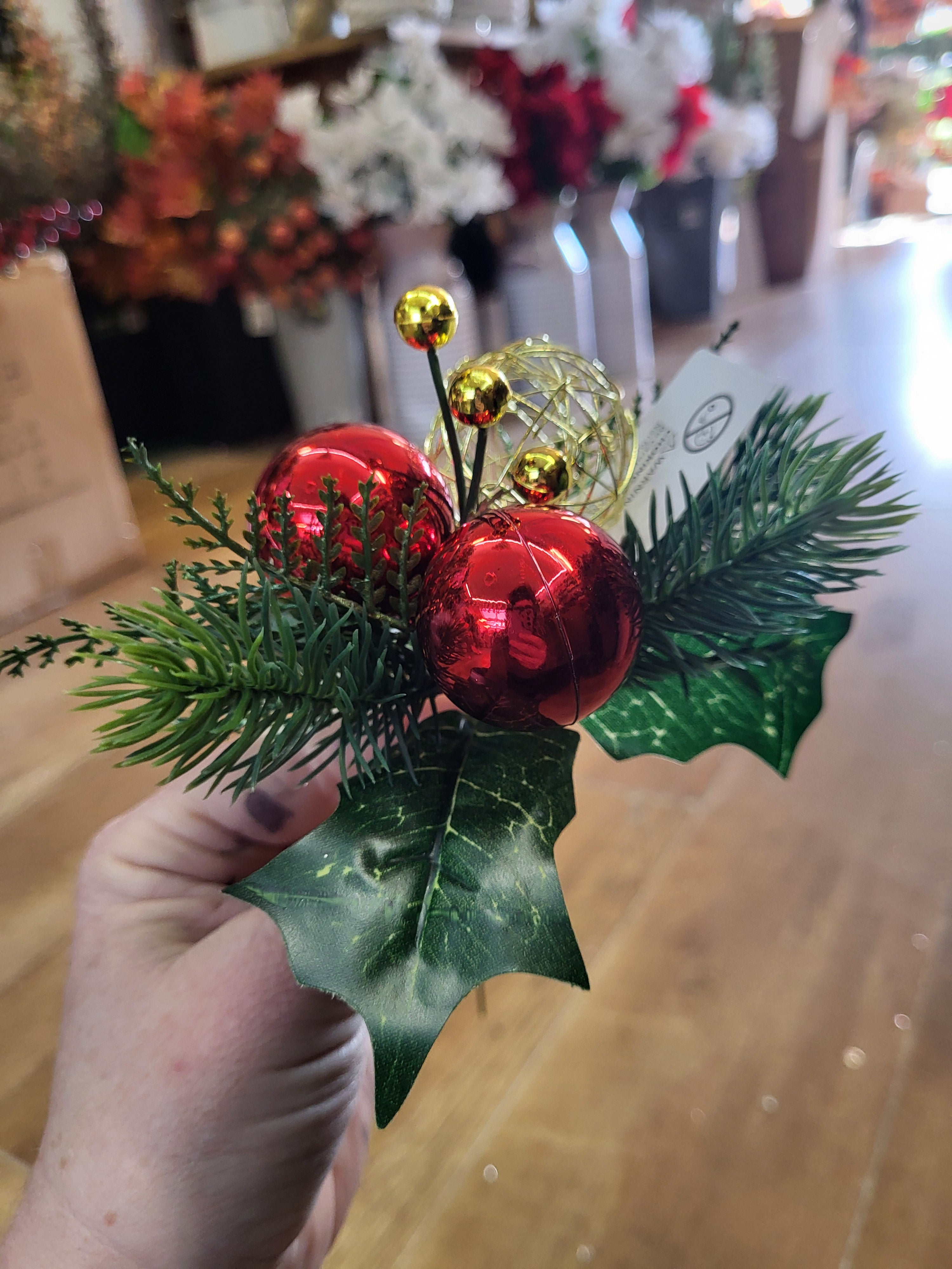 Red and gold bauble pick  image 1