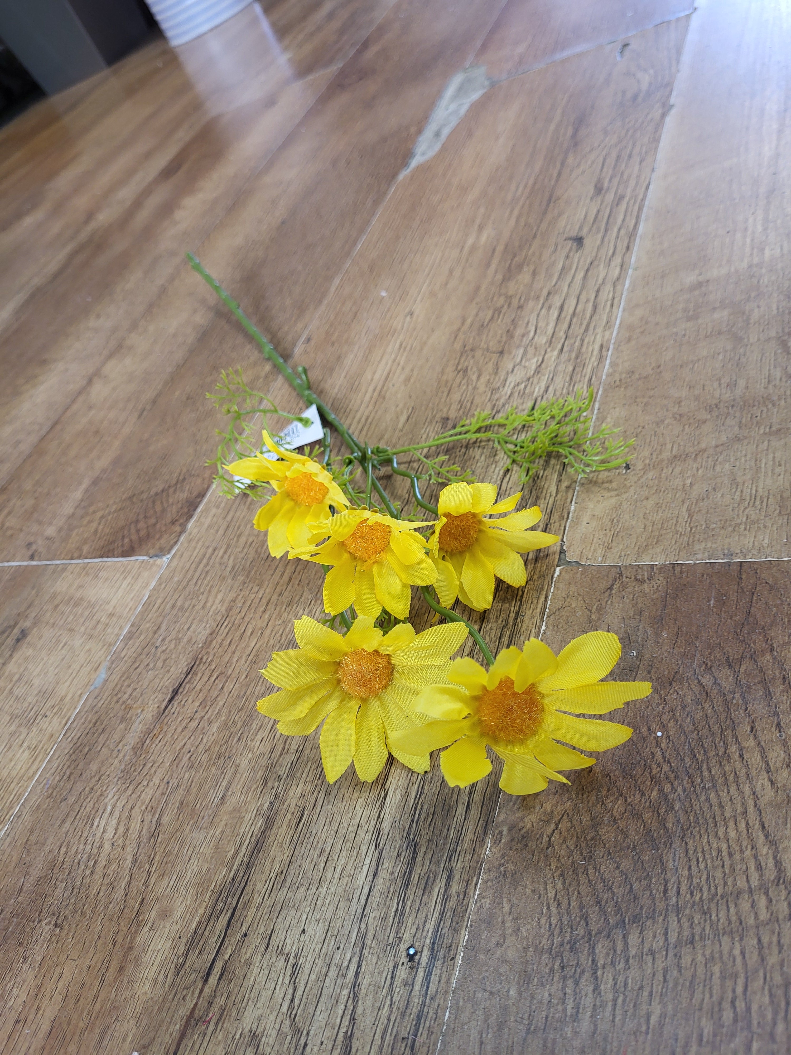 Bundle of 10 medium length Yellow daisy sprays image 2