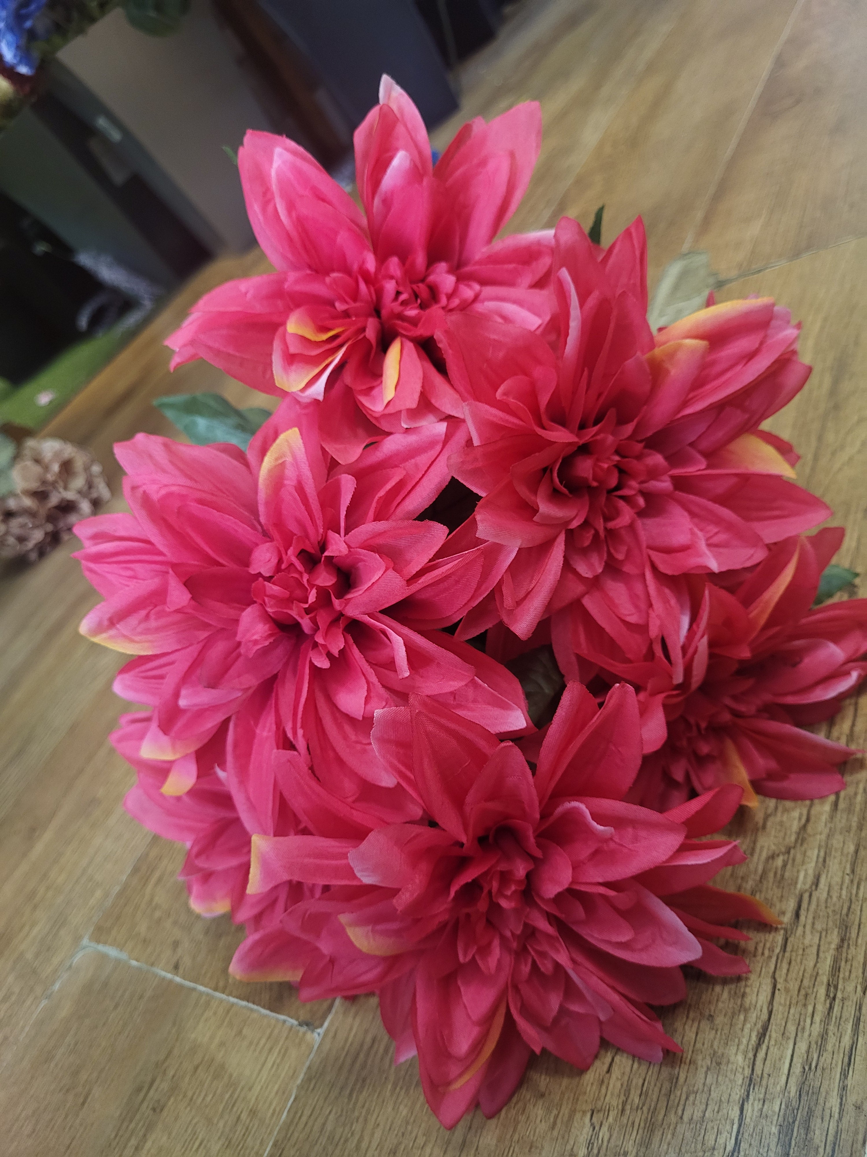Large 7 headed hot pink monarch dahlia bunch image 1
