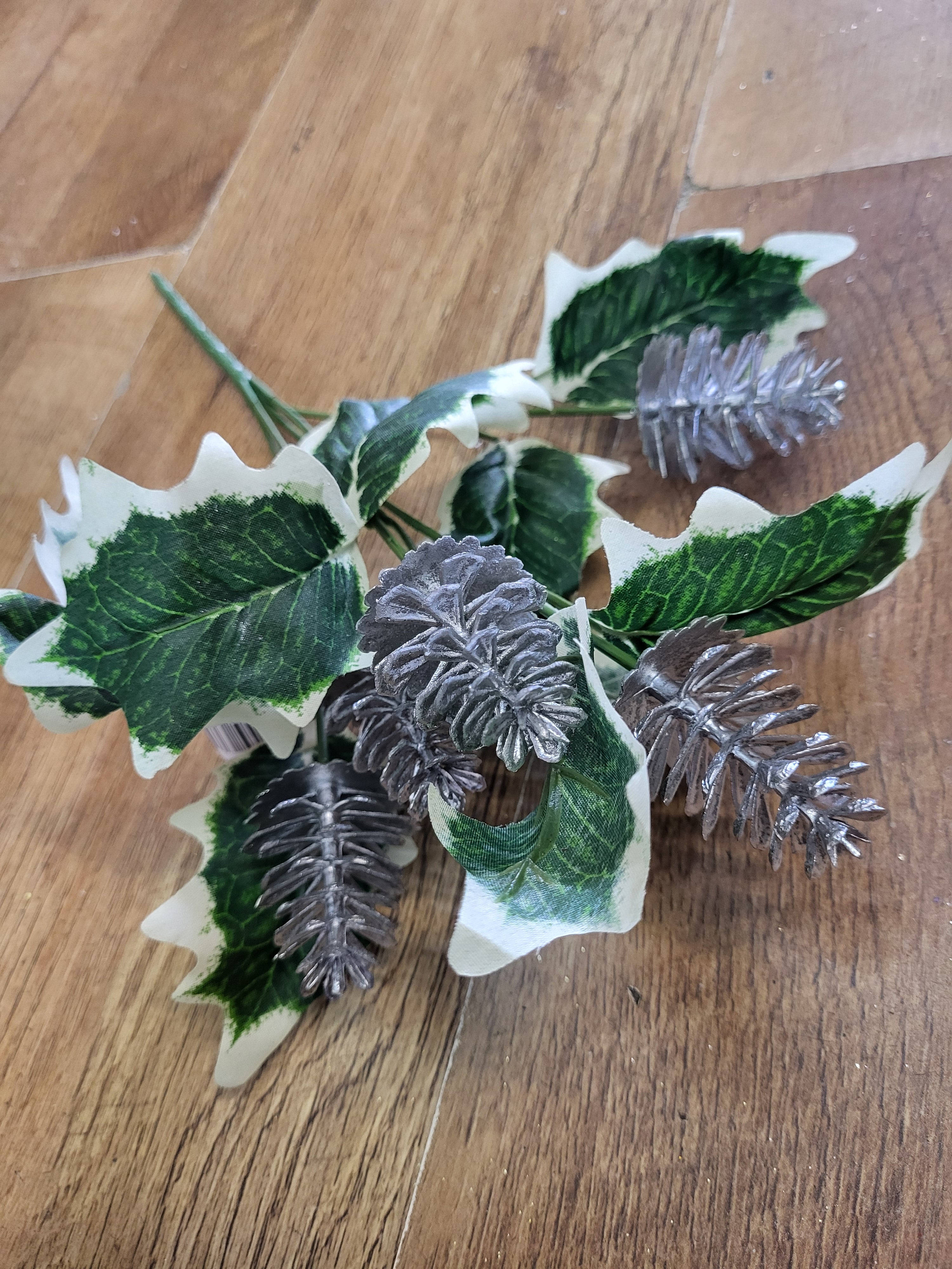 Variegated holly leaves with metallic cones - 3 colours available image 3