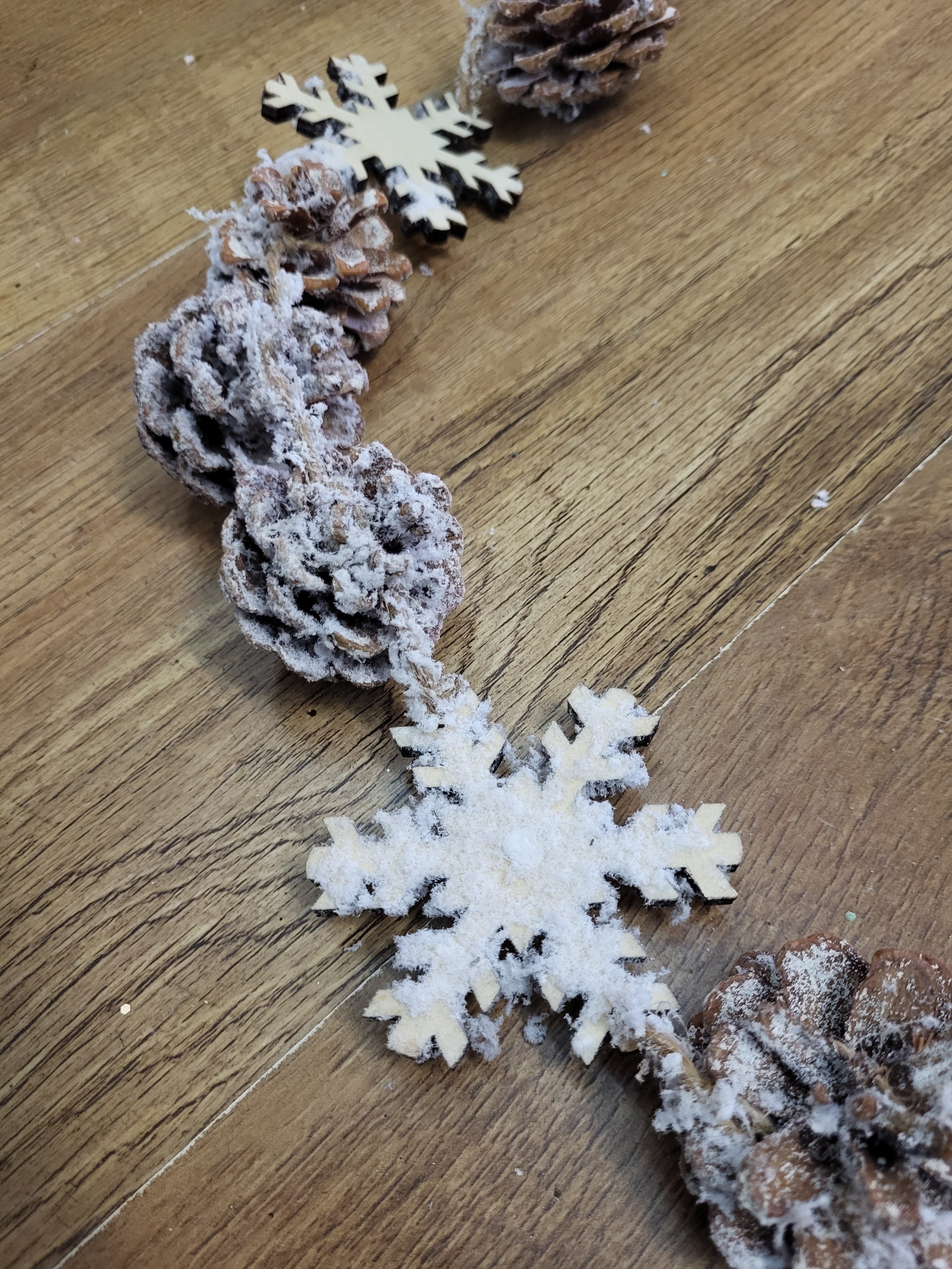 1.8m Frosted cone and wooden snowflake garland image 3