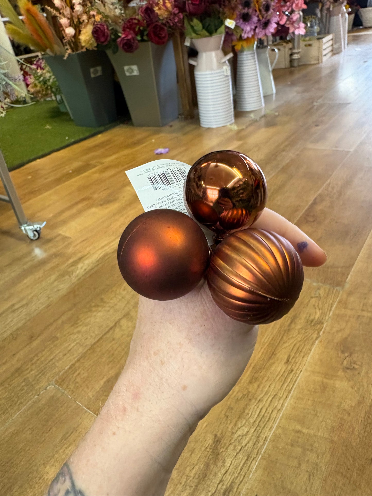 Brown/copper triple bauble pick