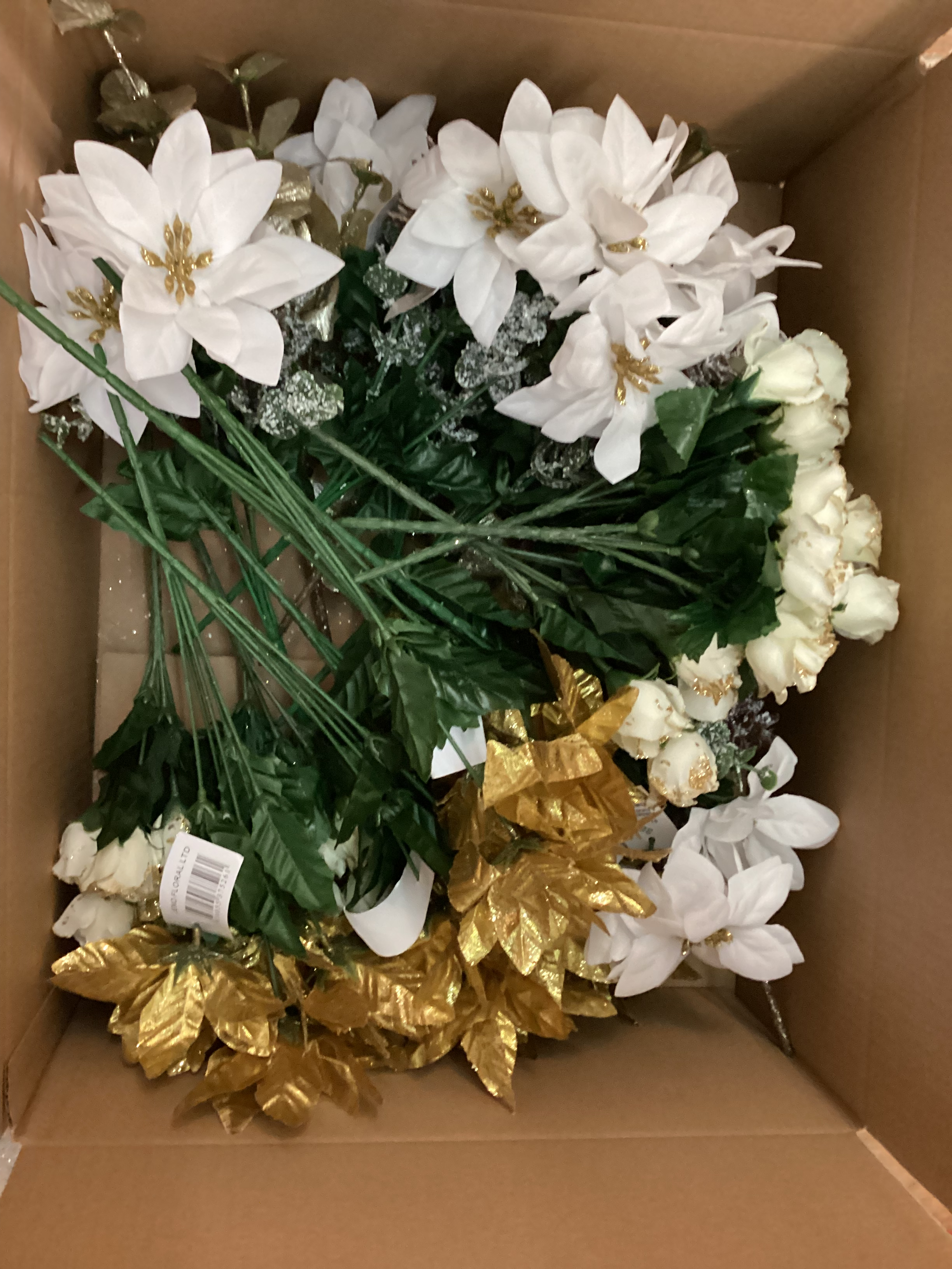 Christmas 9 - 20 bunches of flowers/foliage image 1