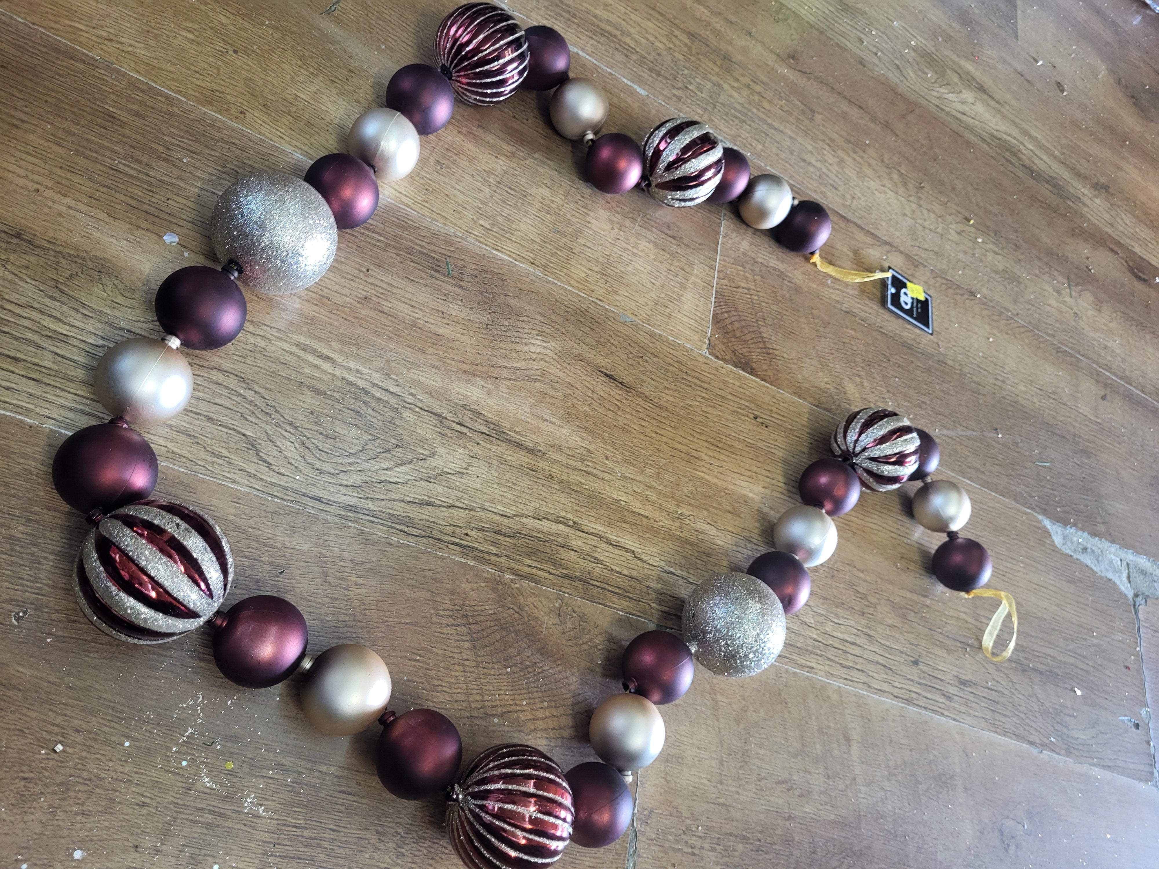 1.8m Wine and champagne gold bauble garland image 3