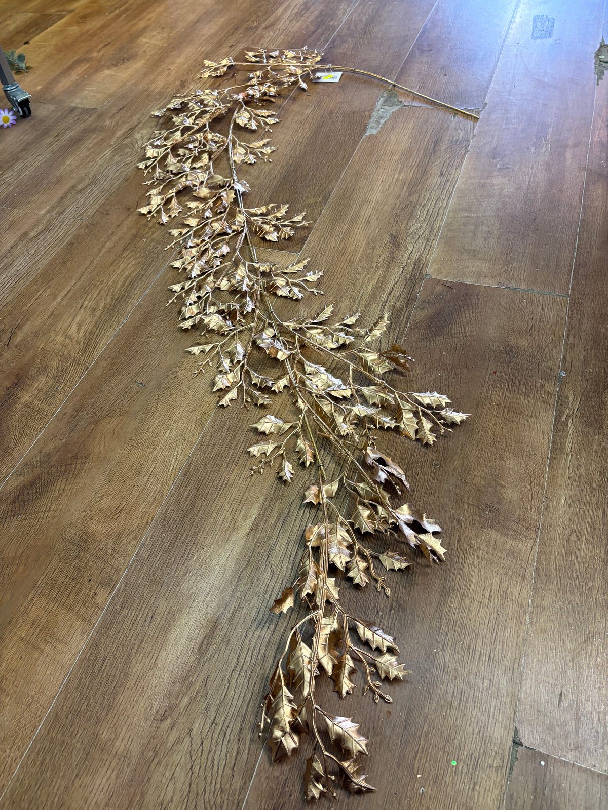 170cm trailing gold holly leaf garland