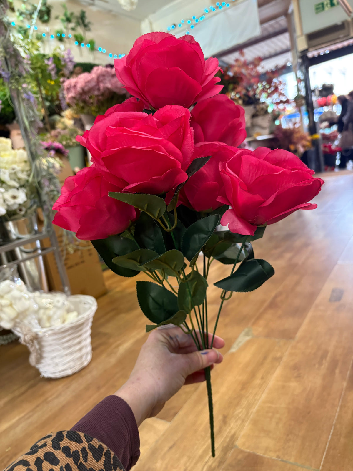 7 headed hot pink rose bouquet