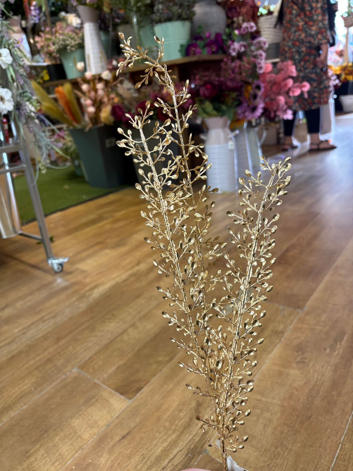 Long stem metallic gold berry filler