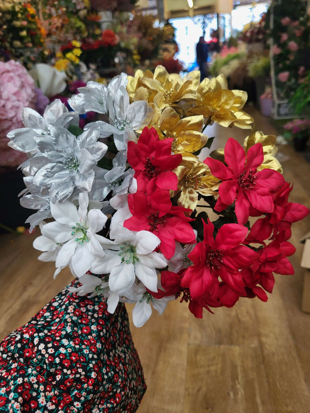 Mini poinsettia bunch - 4 colours available image 13