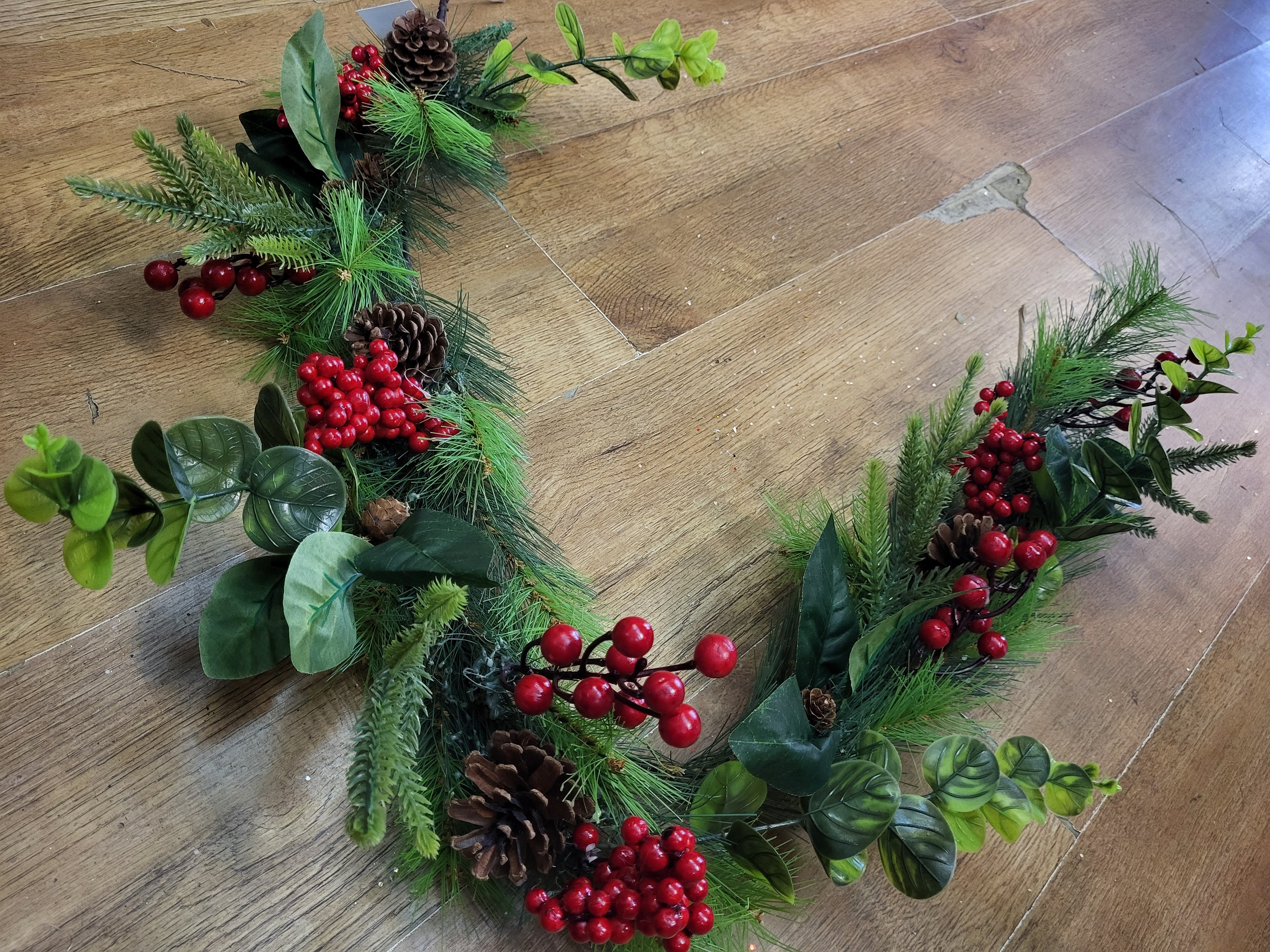120cm Woodland eucalyptus and berries garland image 1